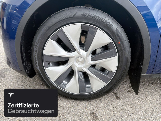 TESLA Model Y Long Range AWD-image-4