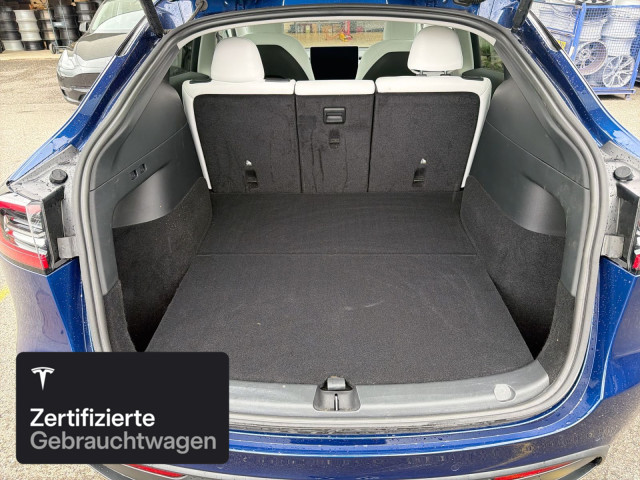 TESLA Model Y Long Range AWD-image-15