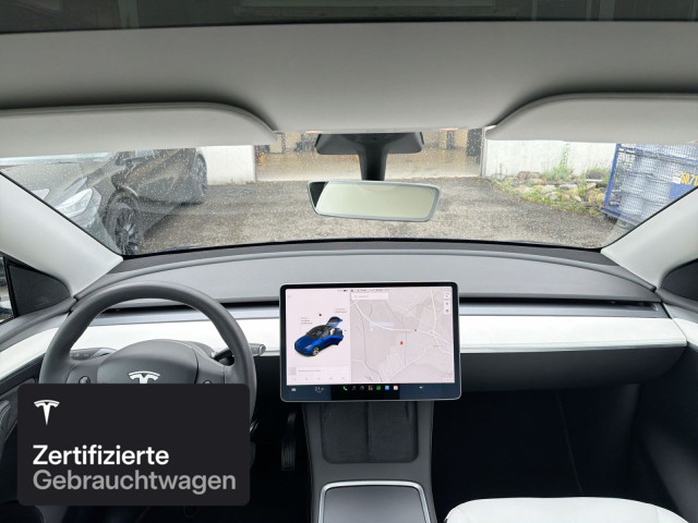TESLA Model Y Long Range AWD-image-14