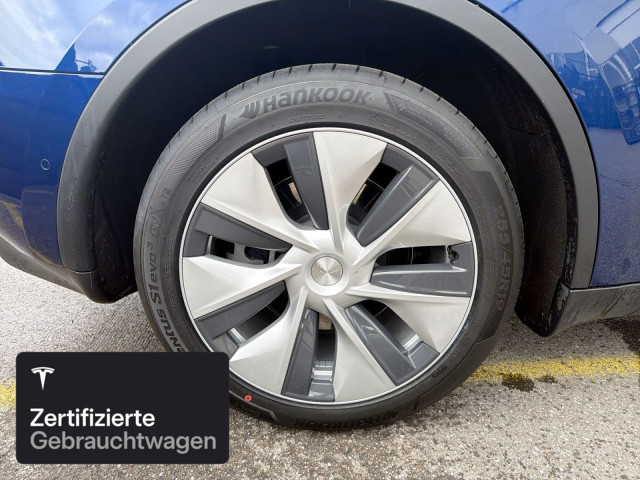 TESLA Model Y Long Range AWD-image-9