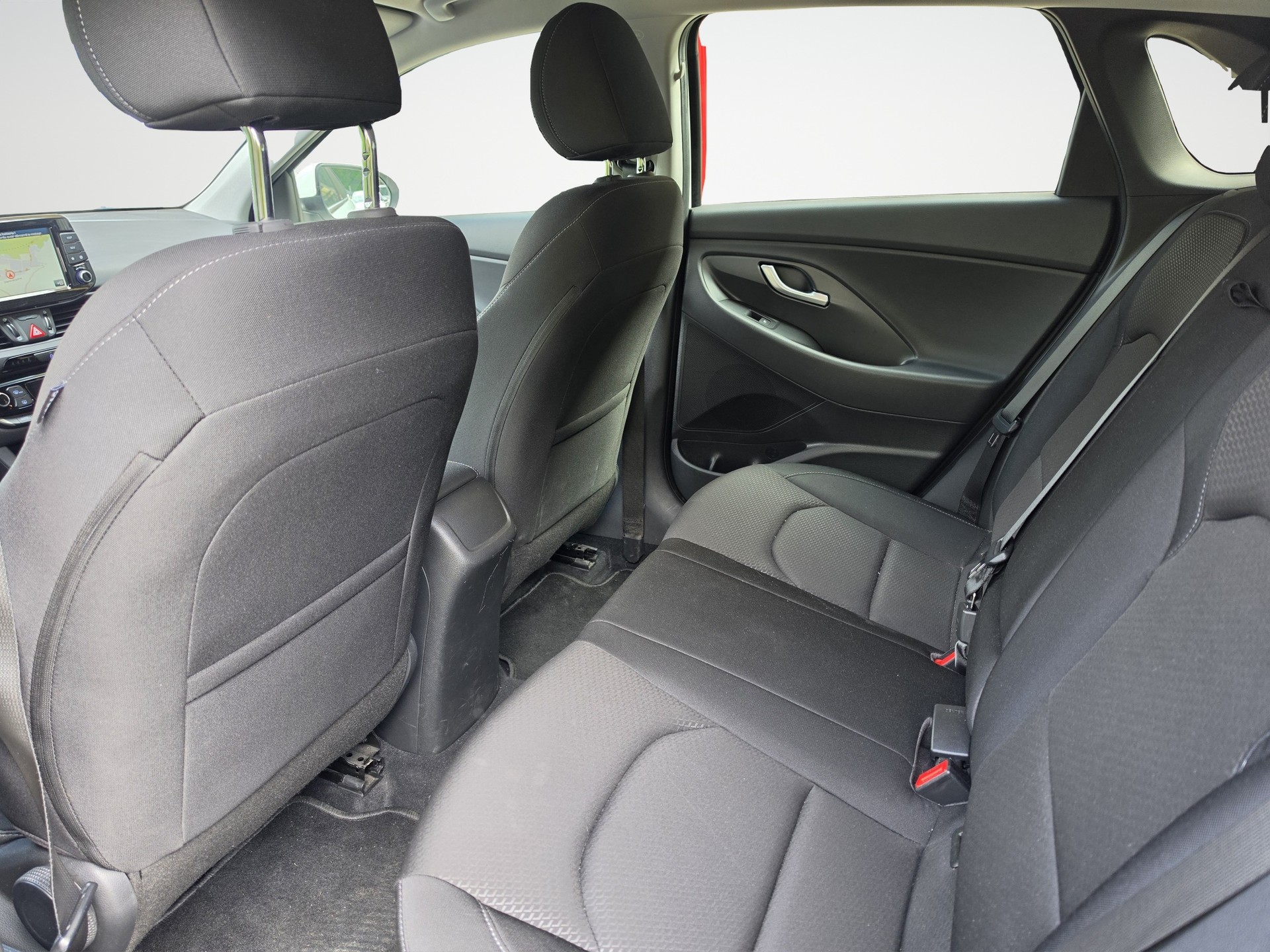 HYUNDAI i30 1.4 T-GDI Amplia DCT-image-9