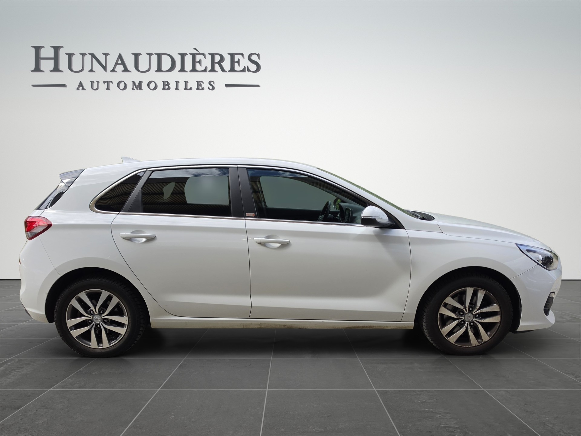HYUNDAI i30 1.4 T-GDI Amplia DCT-image-12