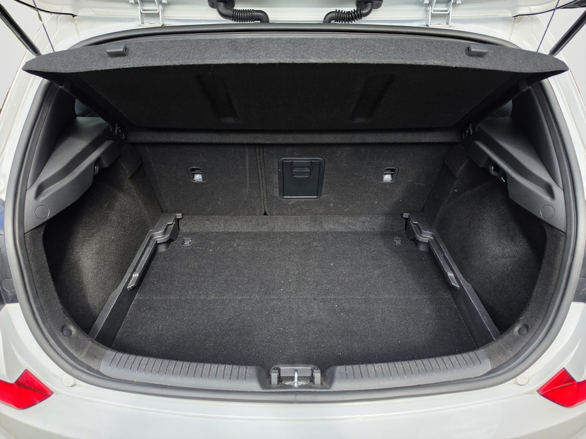 HYUNDAI i30 1.4 T-GDI Amplia DCT-image-10