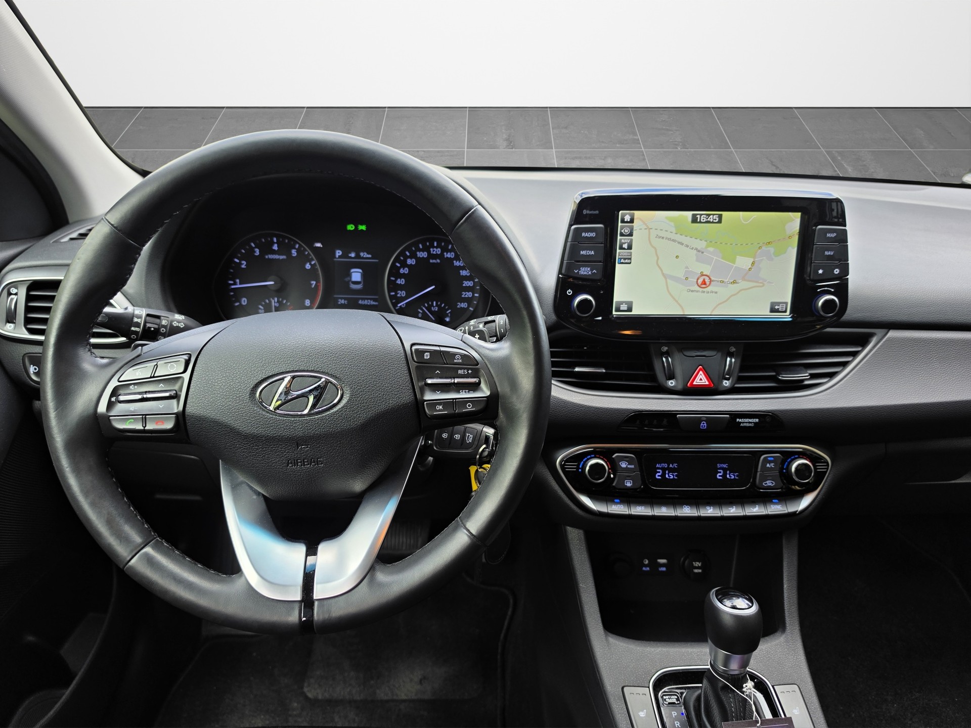 HYUNDAI i30 1.4 T-GDI Amplia DCT-image-8
