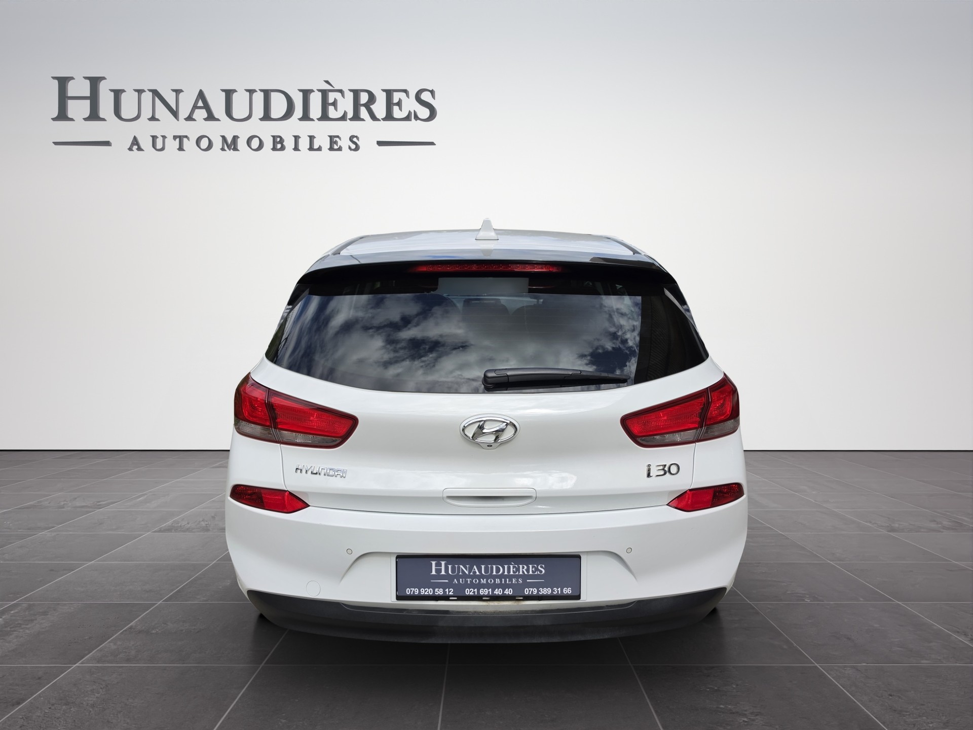 HYUNDAI i30 1.4 T-GDI Amplia DCT-image-14