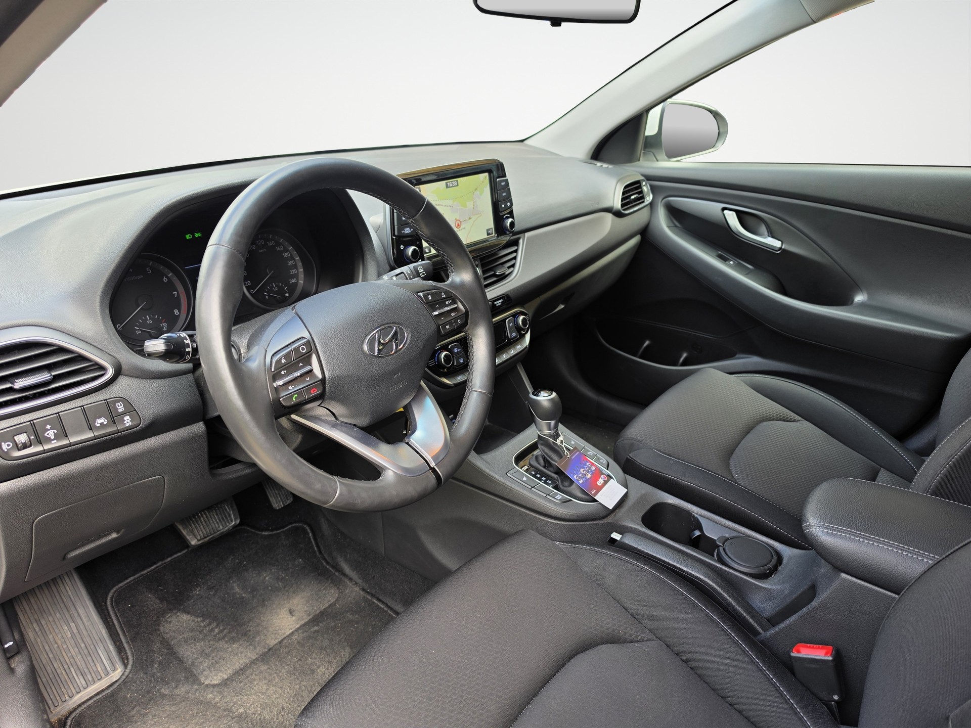 HYUNDAI i30 1.4 T-GDI Amplia DCT-image-6
