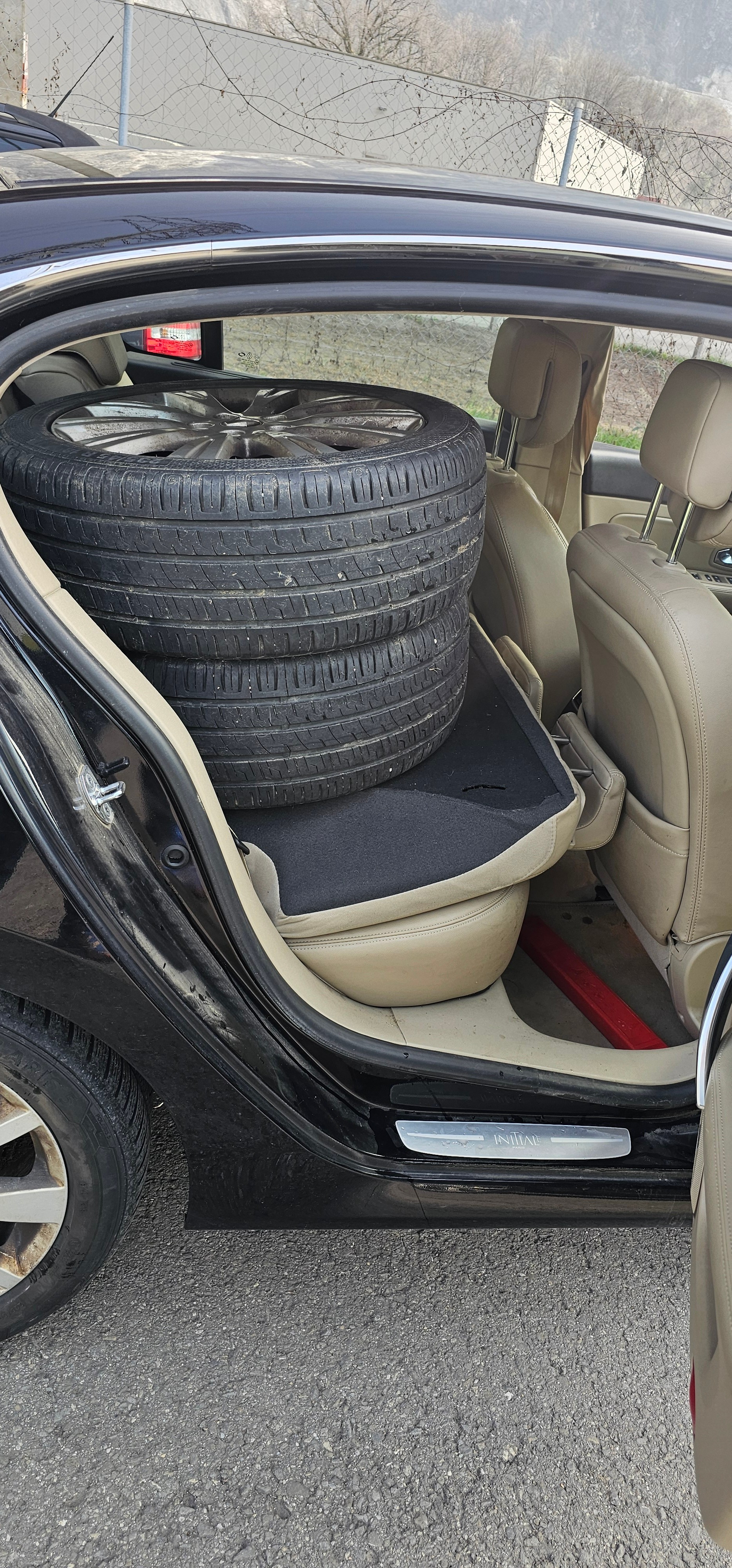 RENAULT LATITUDE-image-4