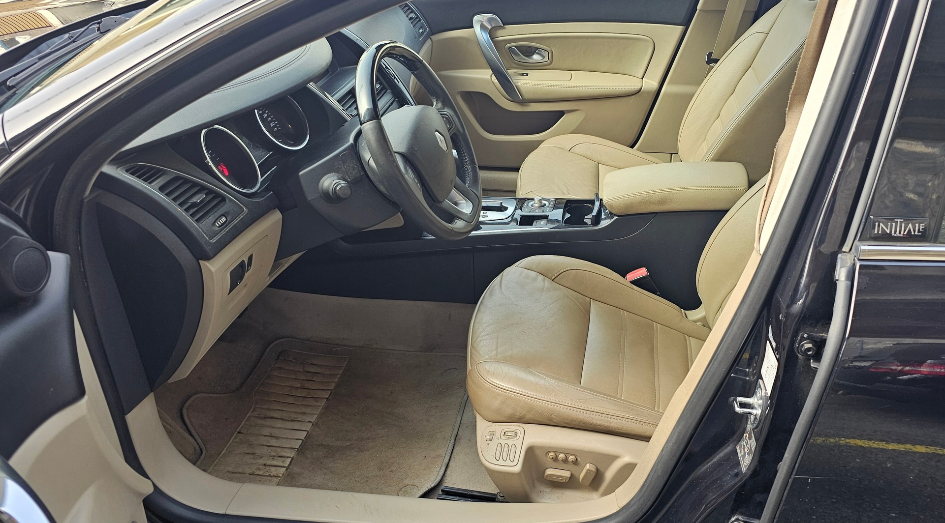 RENAULT LATITUDE-image-6
