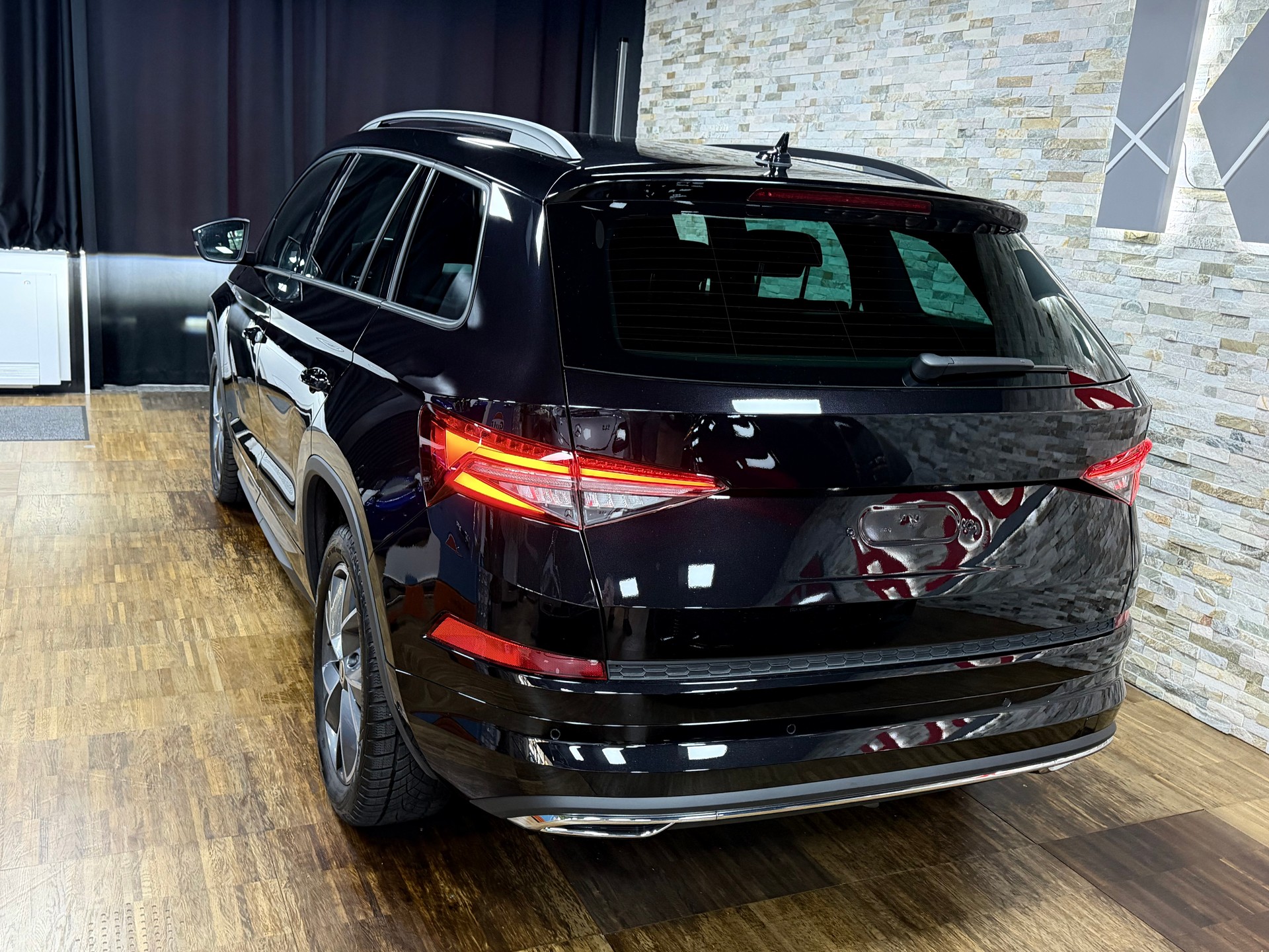 SKODA Kodiaq 2.0 TDI CR SportLine 4x4 DSG-image-1
