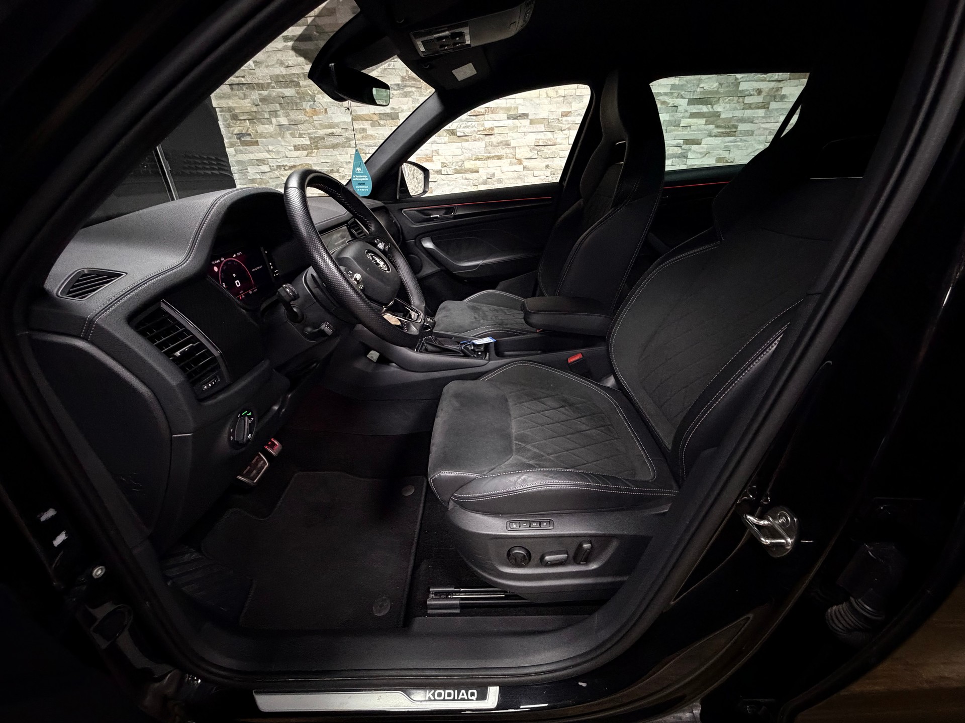 SKODA Kodiaq 2.0 TDI CR SportLine 4x4 DSG-image-10