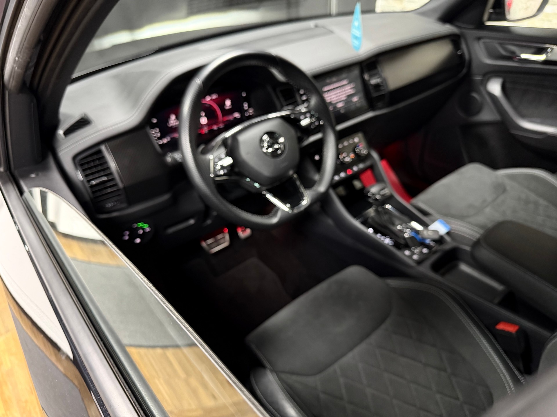SKODA Kodiaq 2.0 TDI CR SportLine 4x4 DSG-image-8