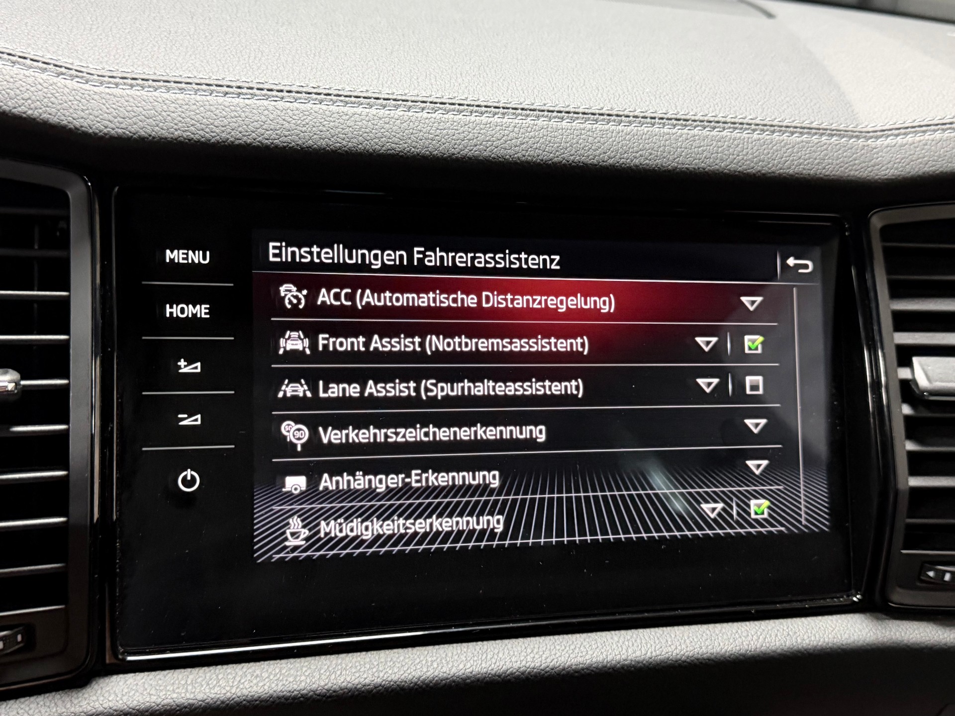 SKODA Kodiaq 2.0 TDI CR SportLine 4x4 DSG-image-17