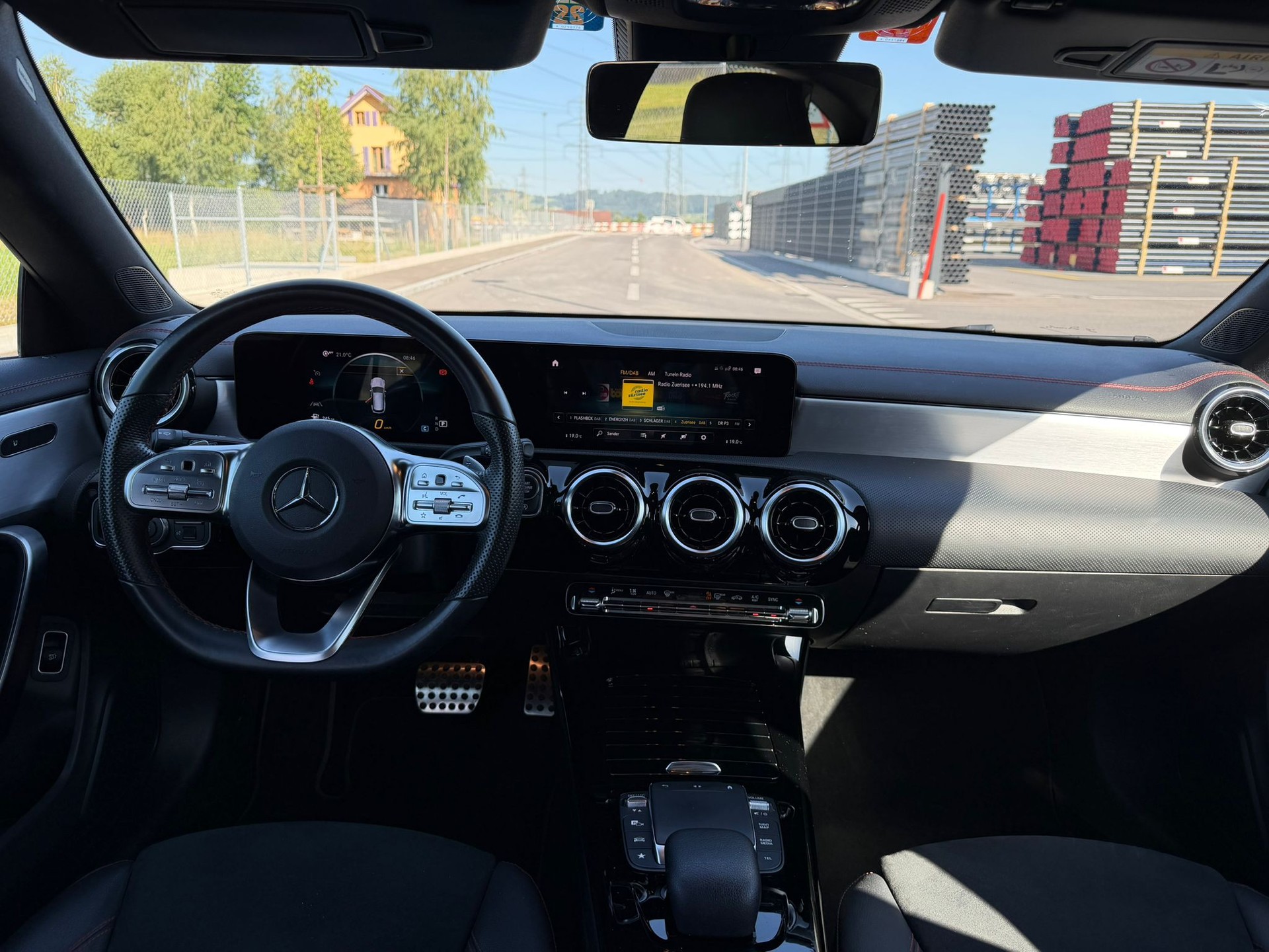 MERCEDES-BENZ CLA Shooting Brake 200 d AMG Line 8G-DCT-image-10