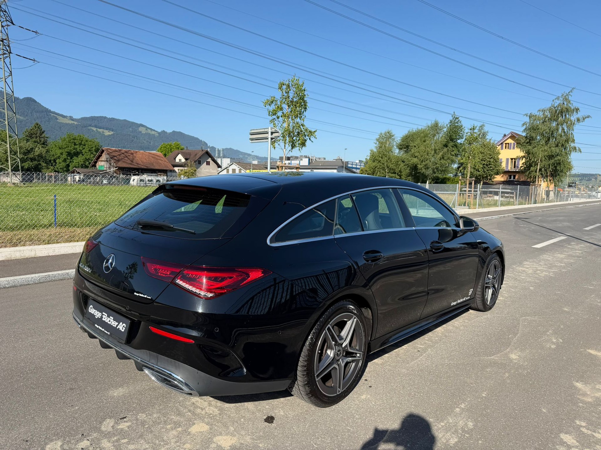 MERCEDES-BENZ CLA Shooting Brake 200 d AMG Line 8G-DCT-image-2