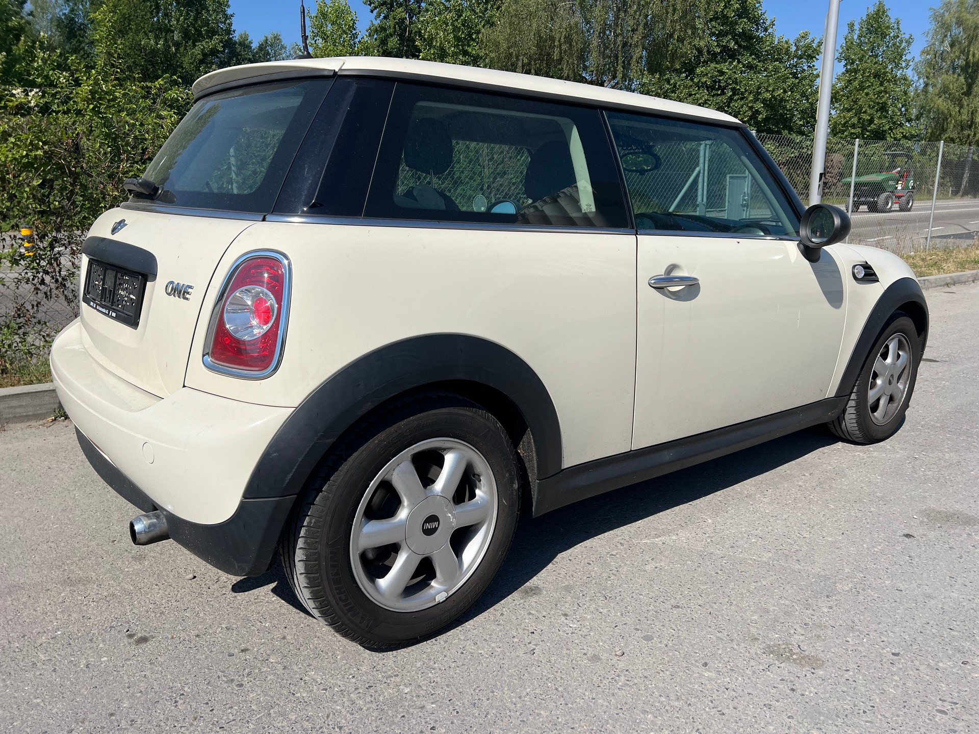 MINI One-image-2