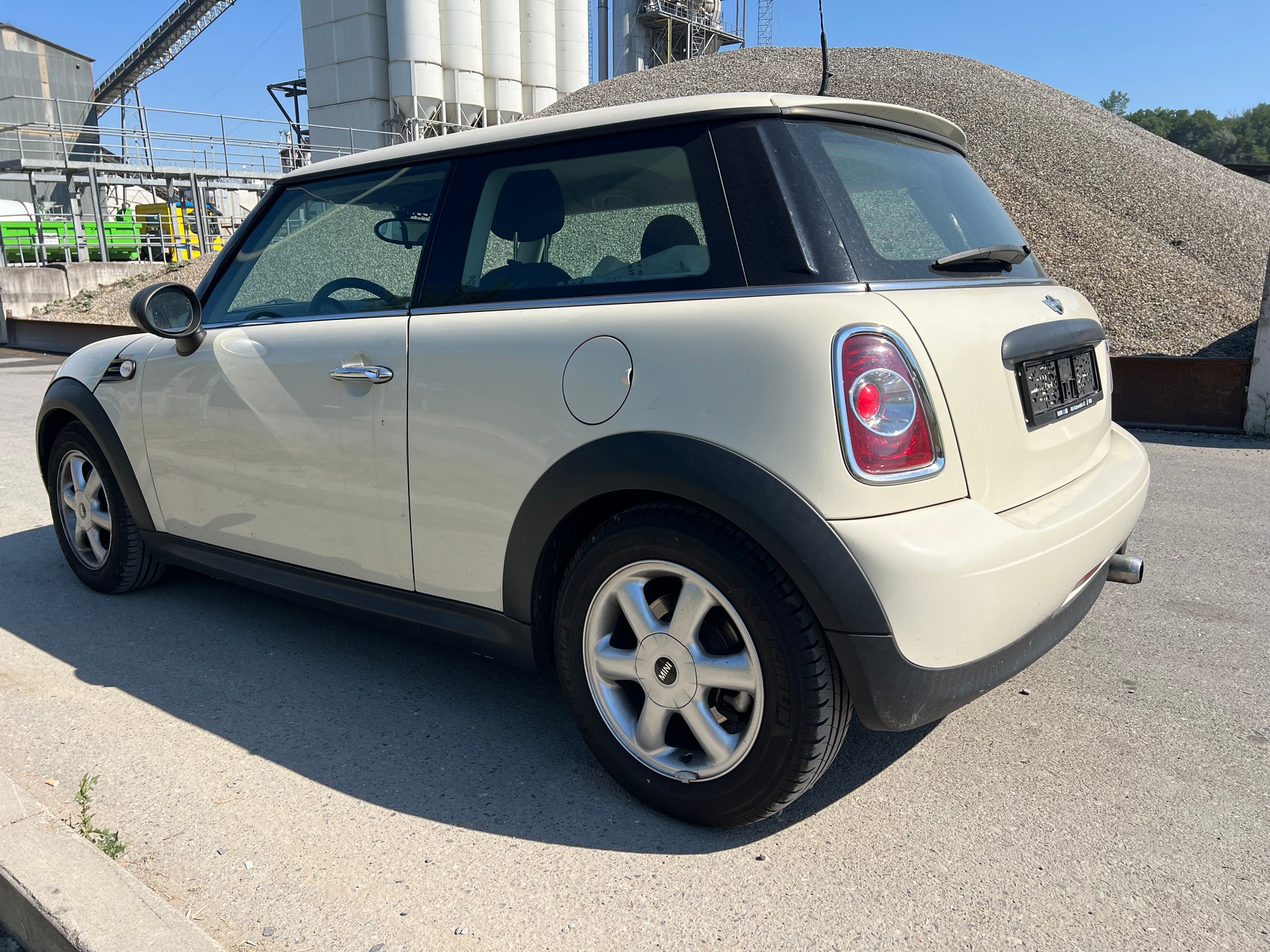 MINI One-image-3