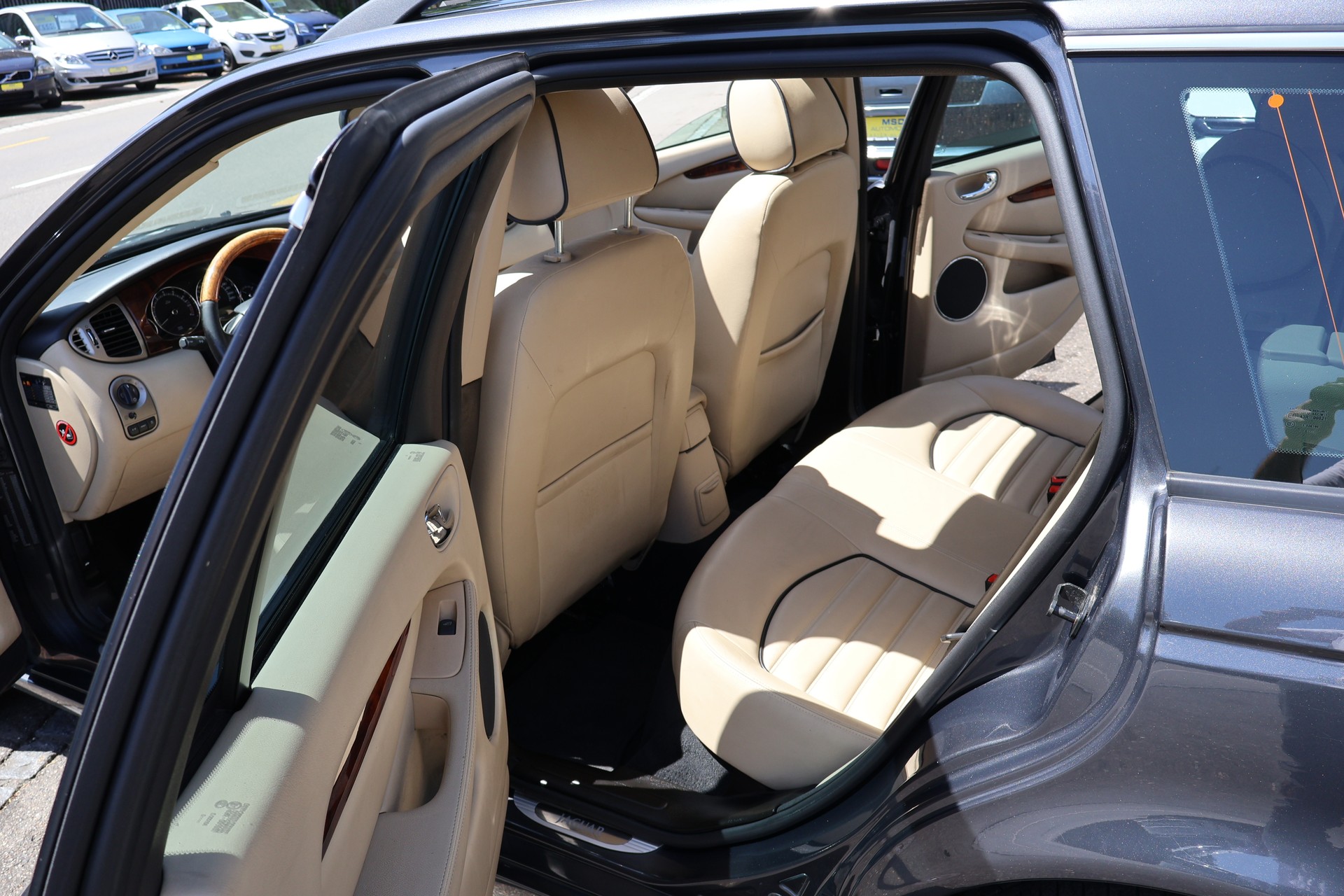 JAGUAR X-Type Estate 3.0 V6 Traction4 Luxury Edition Automatic-image-14