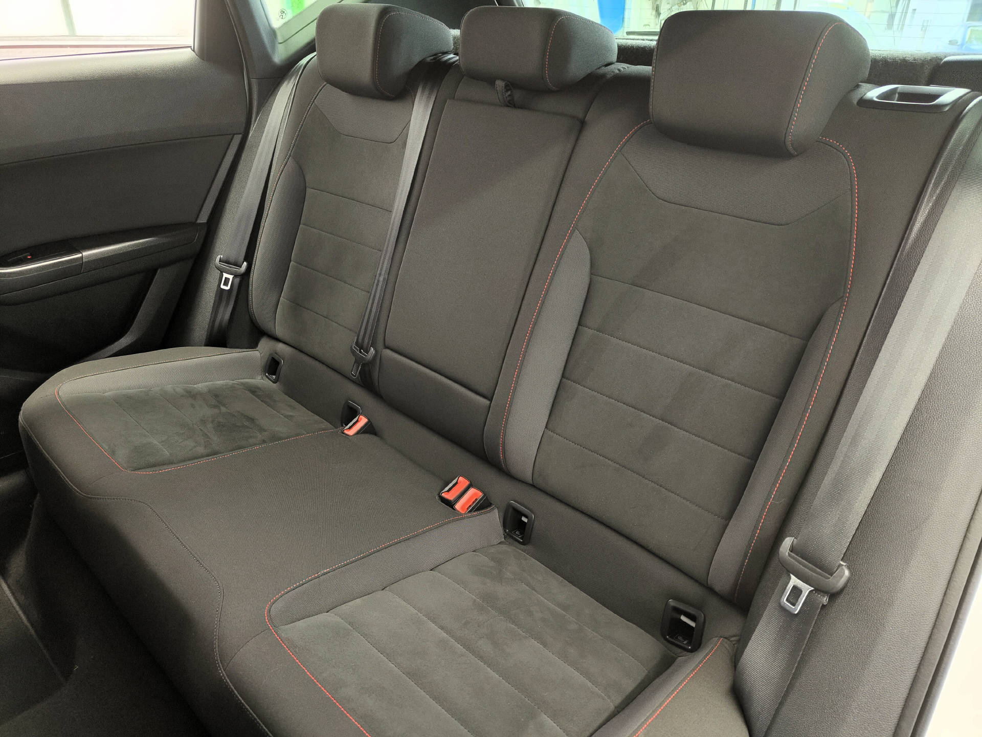 SEAT Ateca 2.0 TSI FR 4Drive DSG-image-6