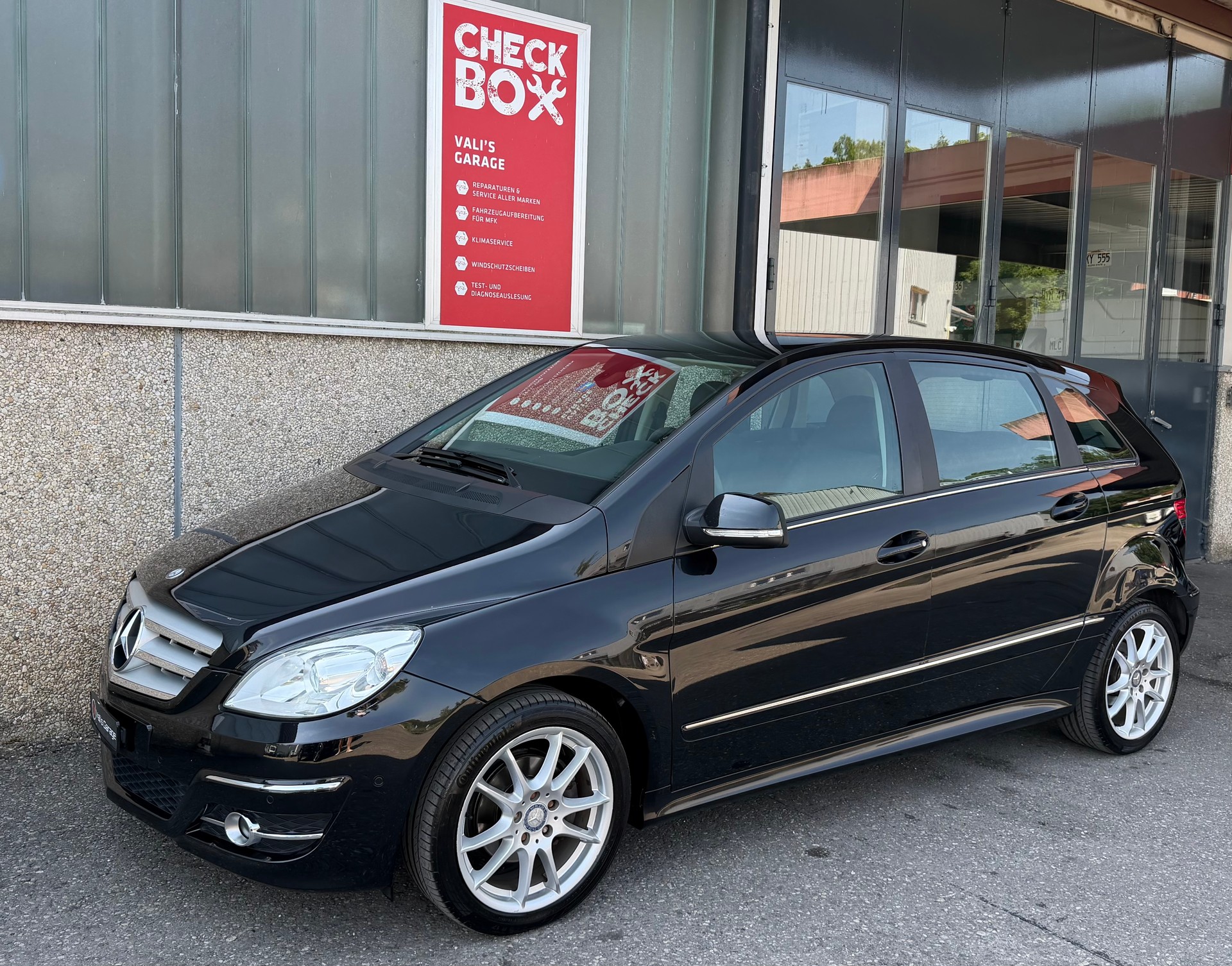 MERCEDES-BENZ B 180 Selection Autotronic-image-0