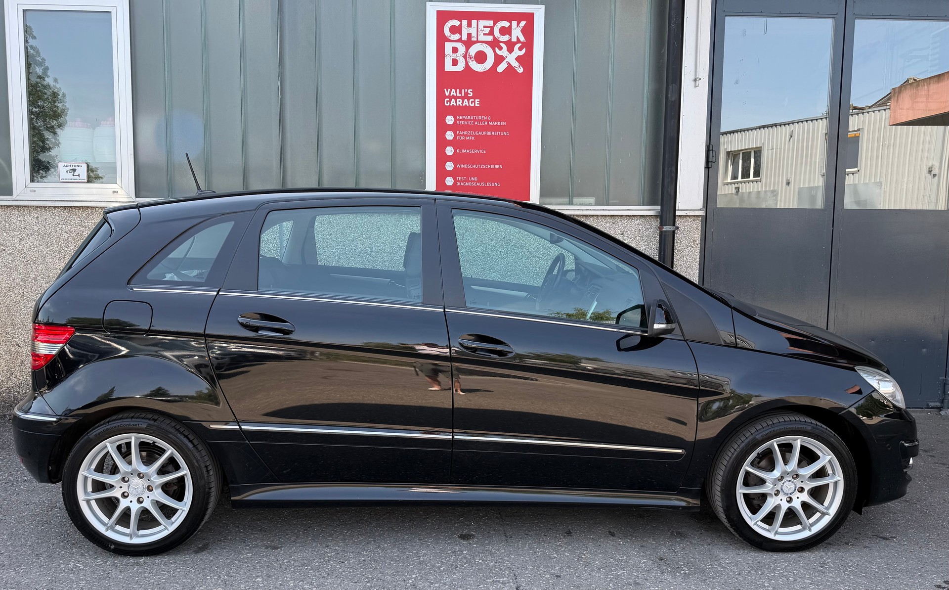 MERCEDES-BENZ B 180 Selection Autotronic-image-4