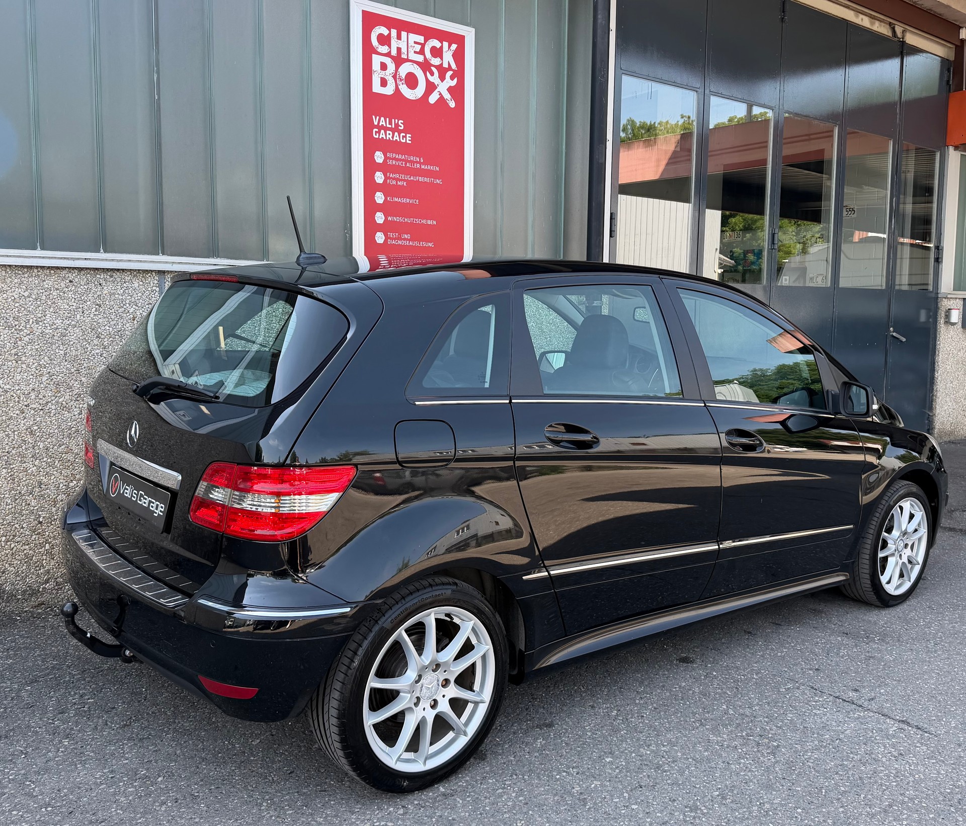 MERCEDES-BENZ B 180 Selection Autotronic-image-5