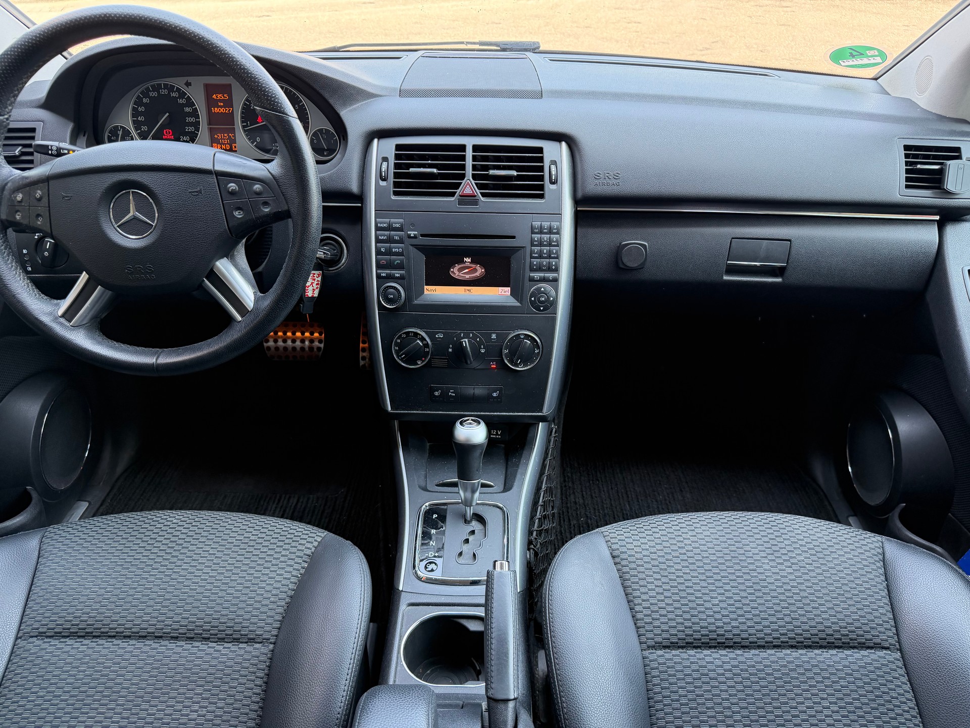 MERCEDES-BENZ B 180 Selection Autotronic-image-8