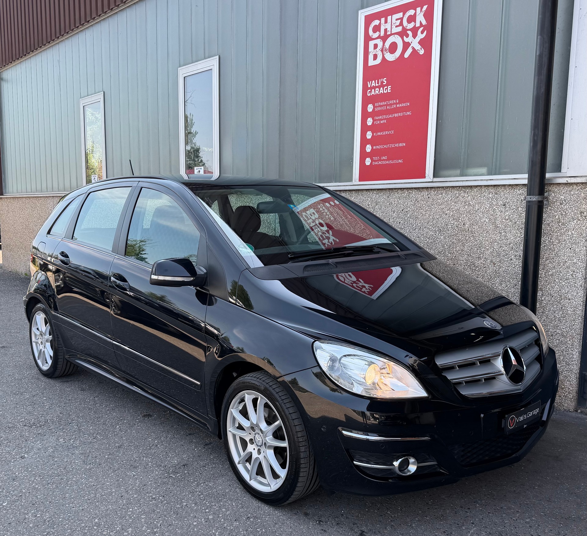 MERCEDES-BENZ B 180 Selection Autotronic-image-3