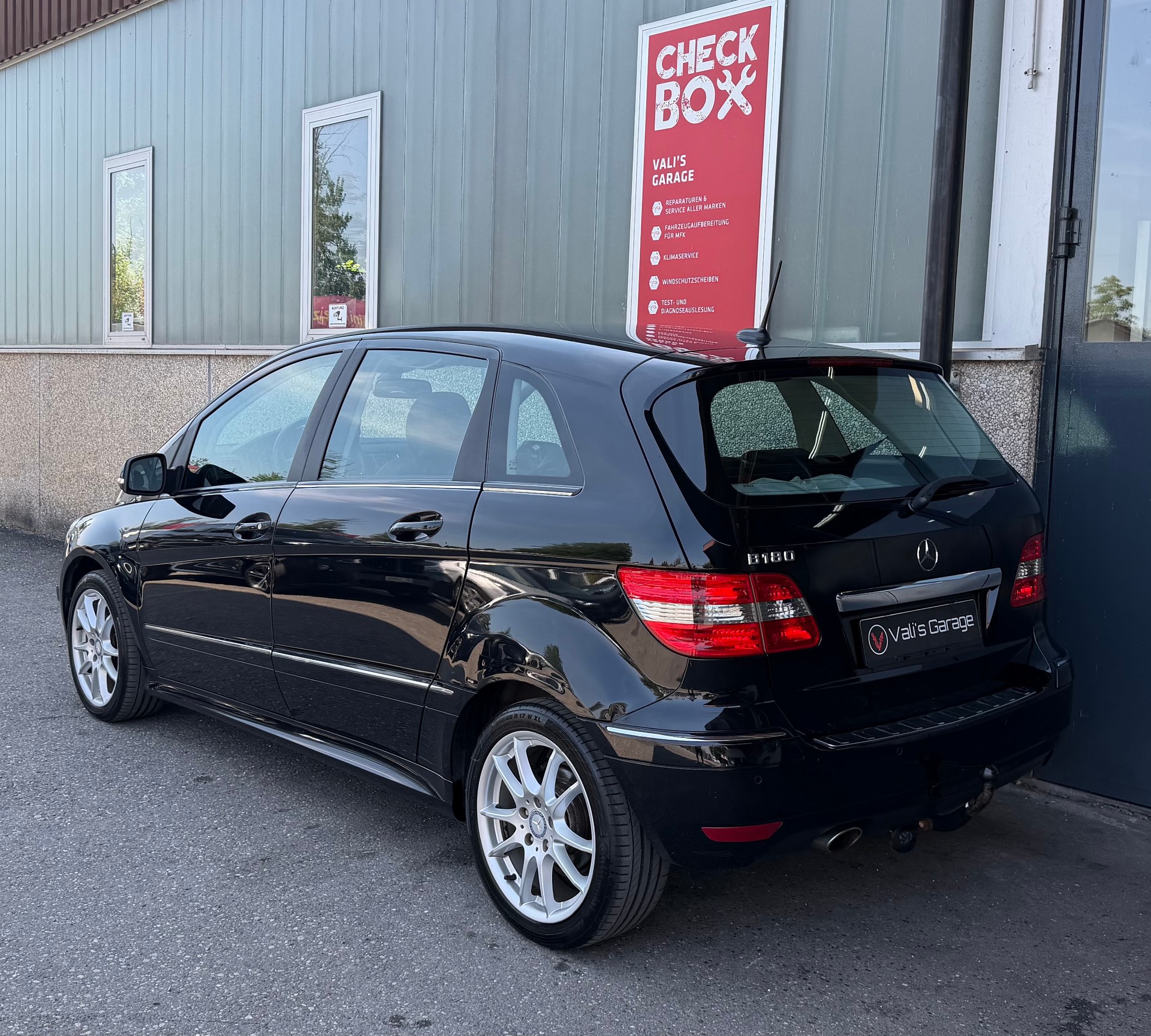 MERCEDES-BENZ B 180 Selection Autotronic-image-2