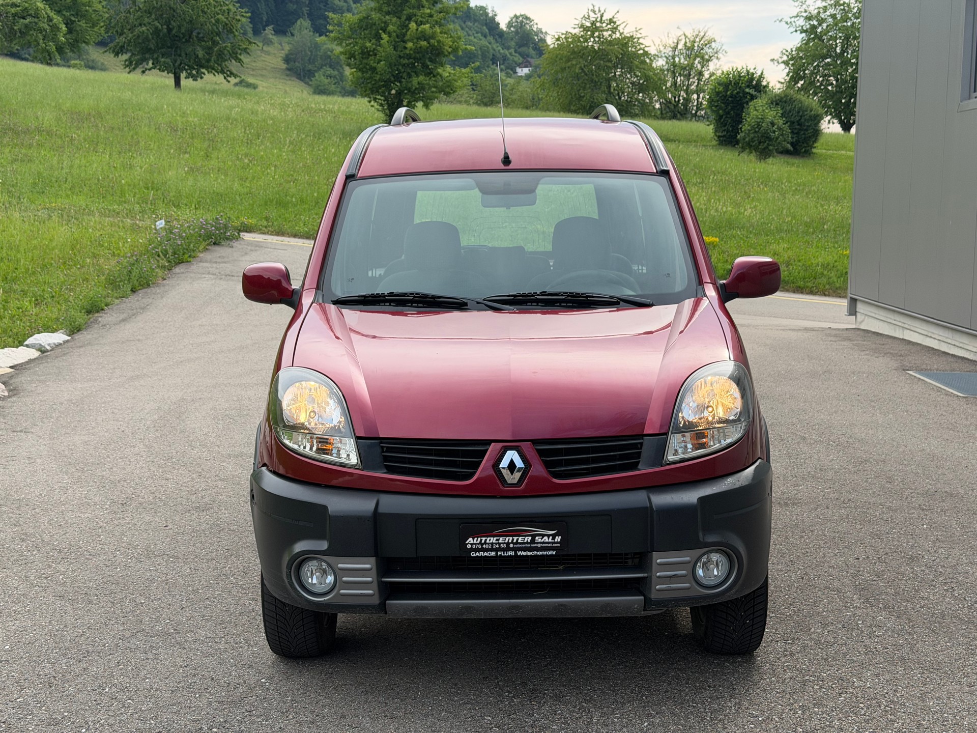 RENAULT Kangoo 1.6 16V Privilège 4x4-image-1
