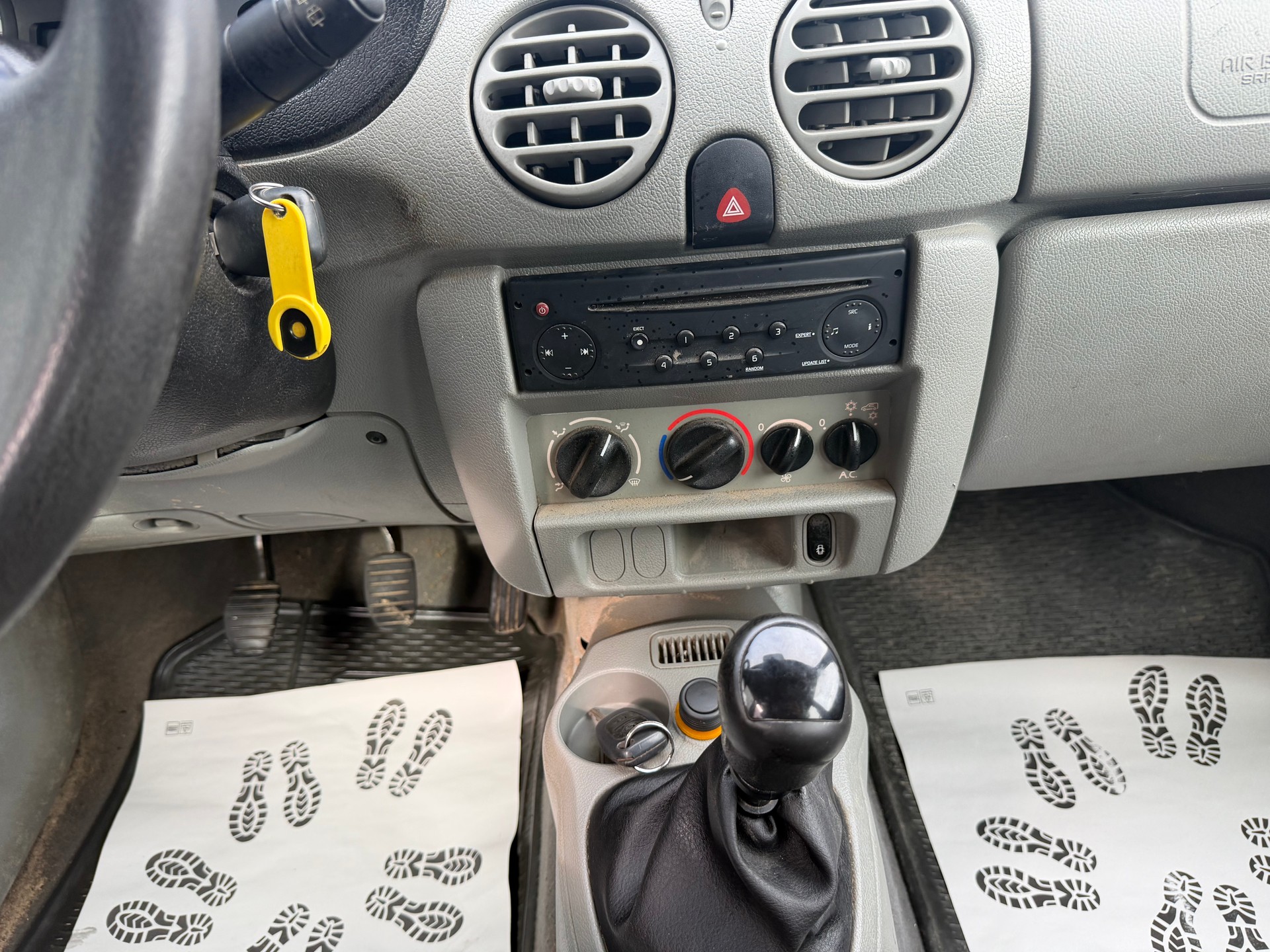 RENAULT Kangoo 1.6 16V Privilège 4x4-image-8