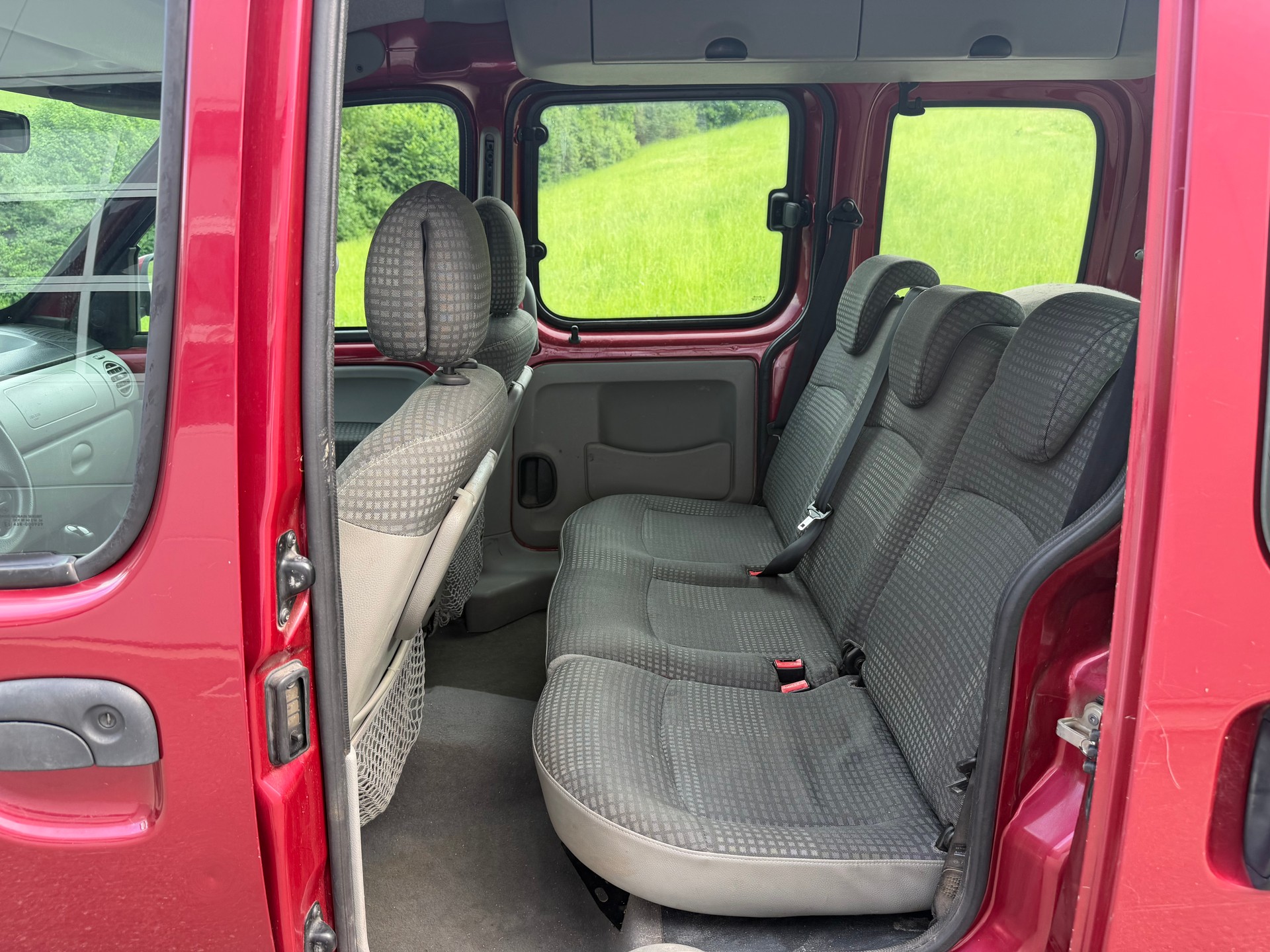RENAULT Kangoo 1.6 16V Privilège 4x4-image-9
