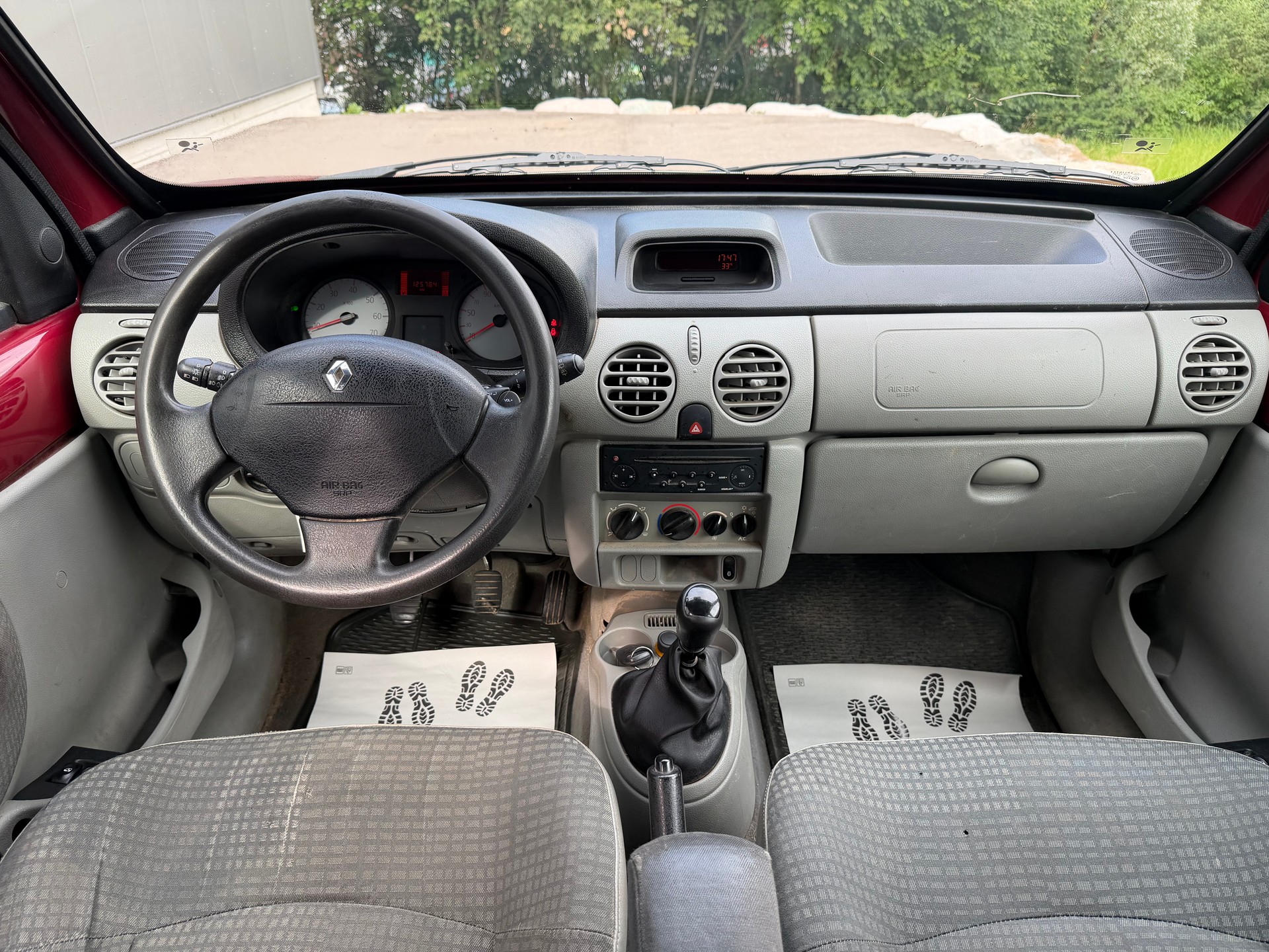 RENAULT Kangoo 1.6 16V Privilège 4x4-image-5