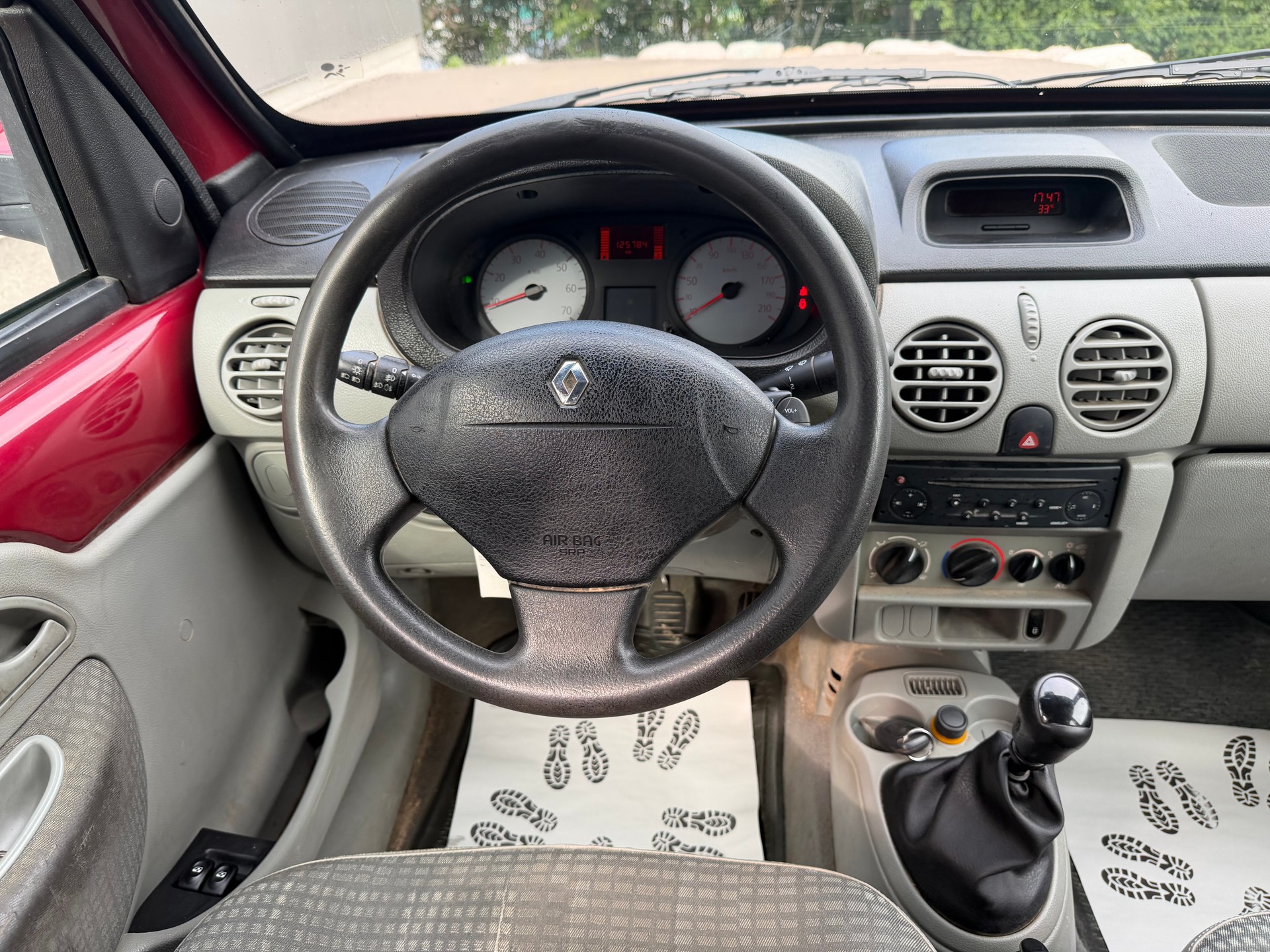 RENAULT Kangoo 1.6 16V Privilège 4x4-image-6