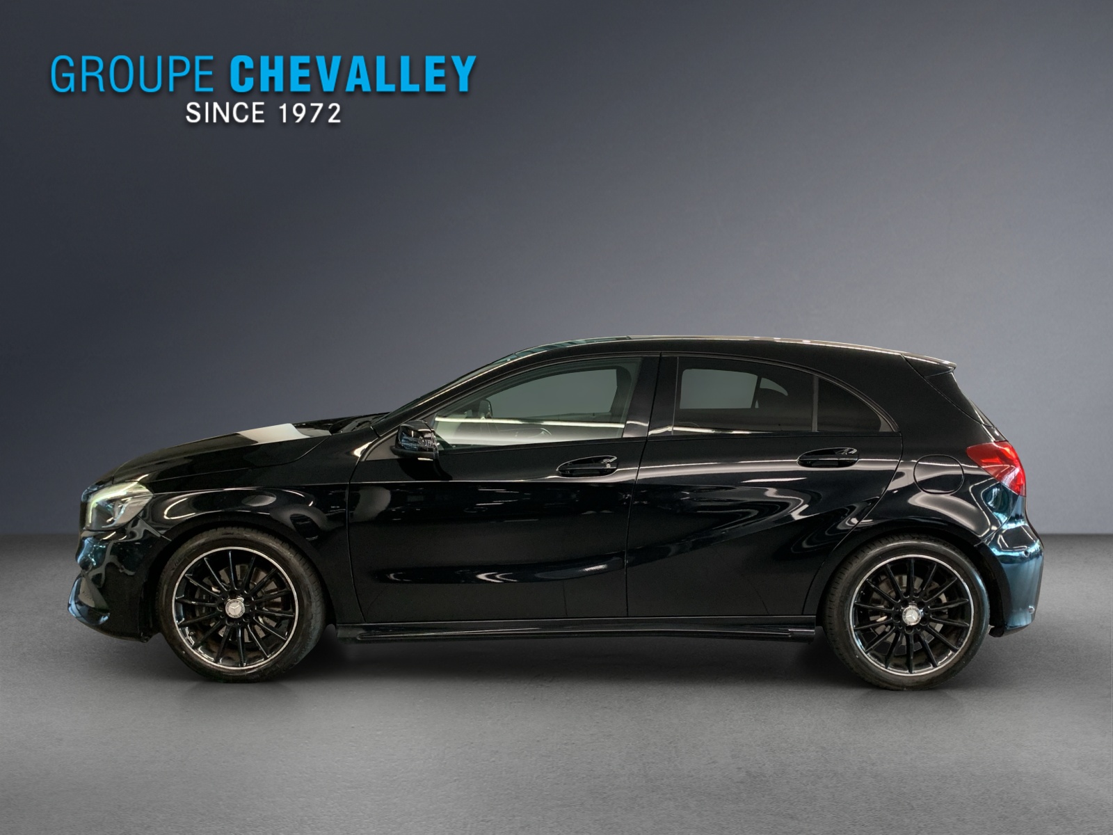 MERCEDES-BENZ A 220 AMG Line 4Matic-showroom-element-3