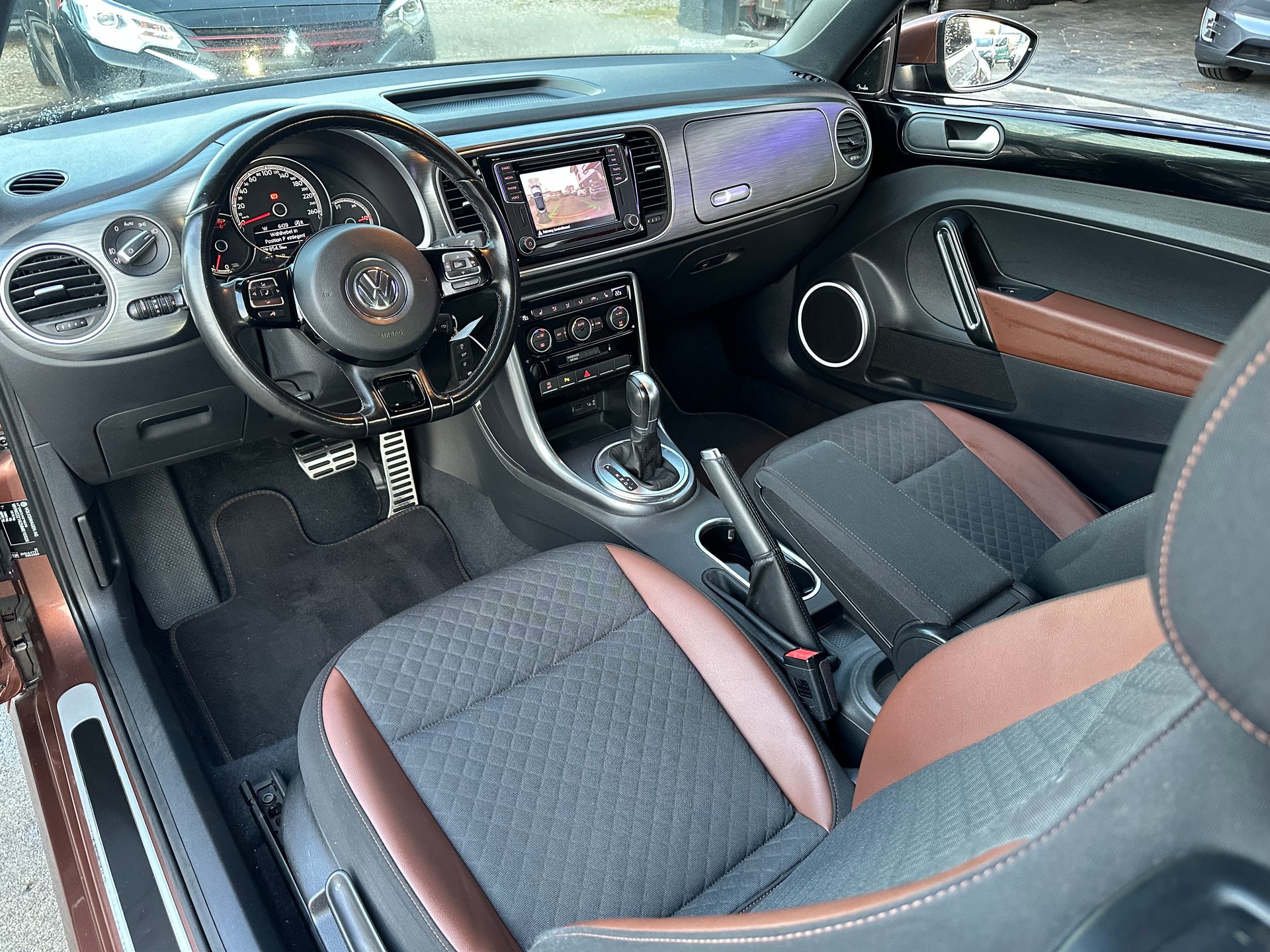 VW Beetle Cabrio 2.0 TDI BMT Allstar DSG-image-13