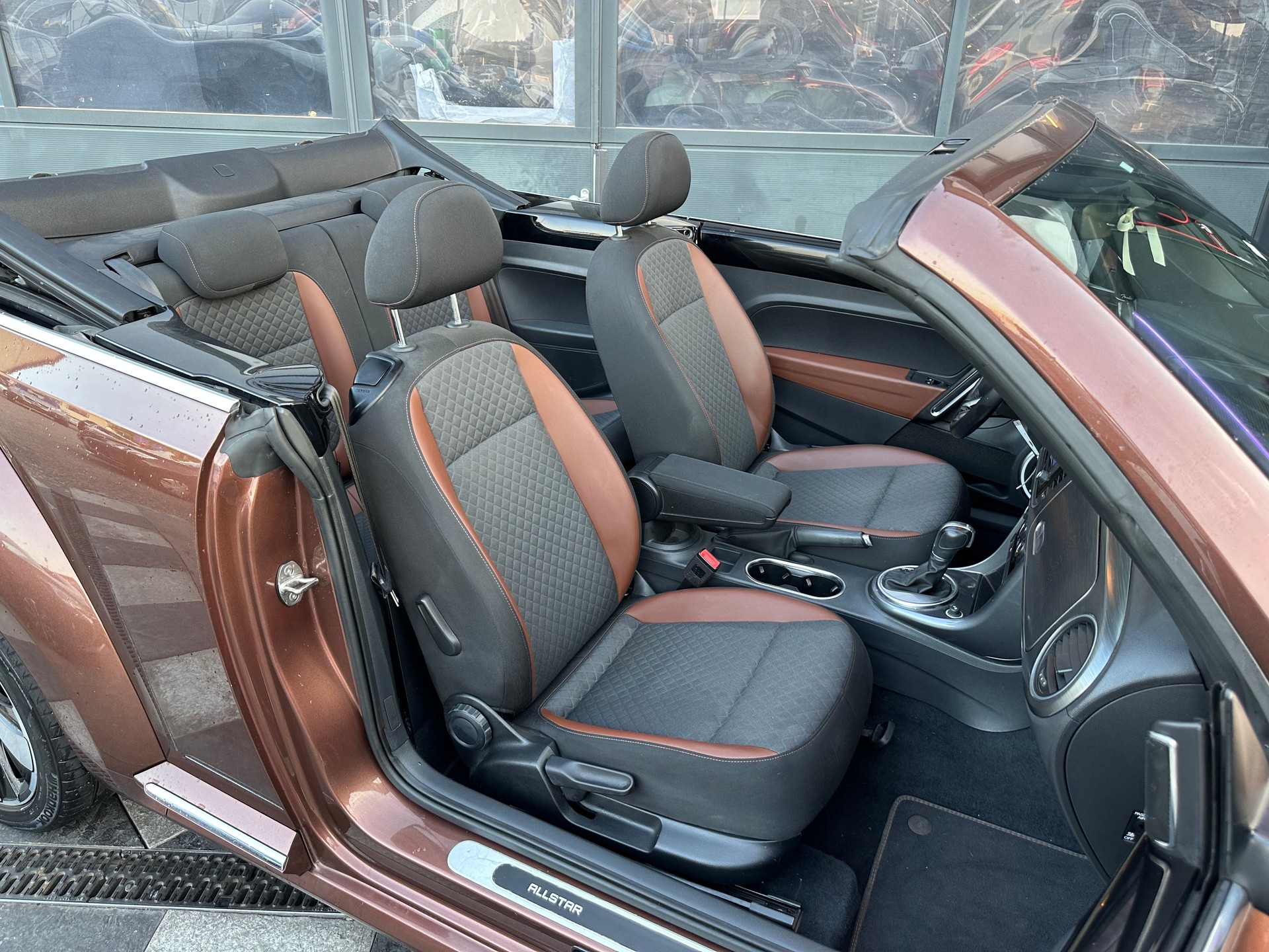 VW Beetle Cabrio 2.0 TDI BMT Allstar DSG-image-7