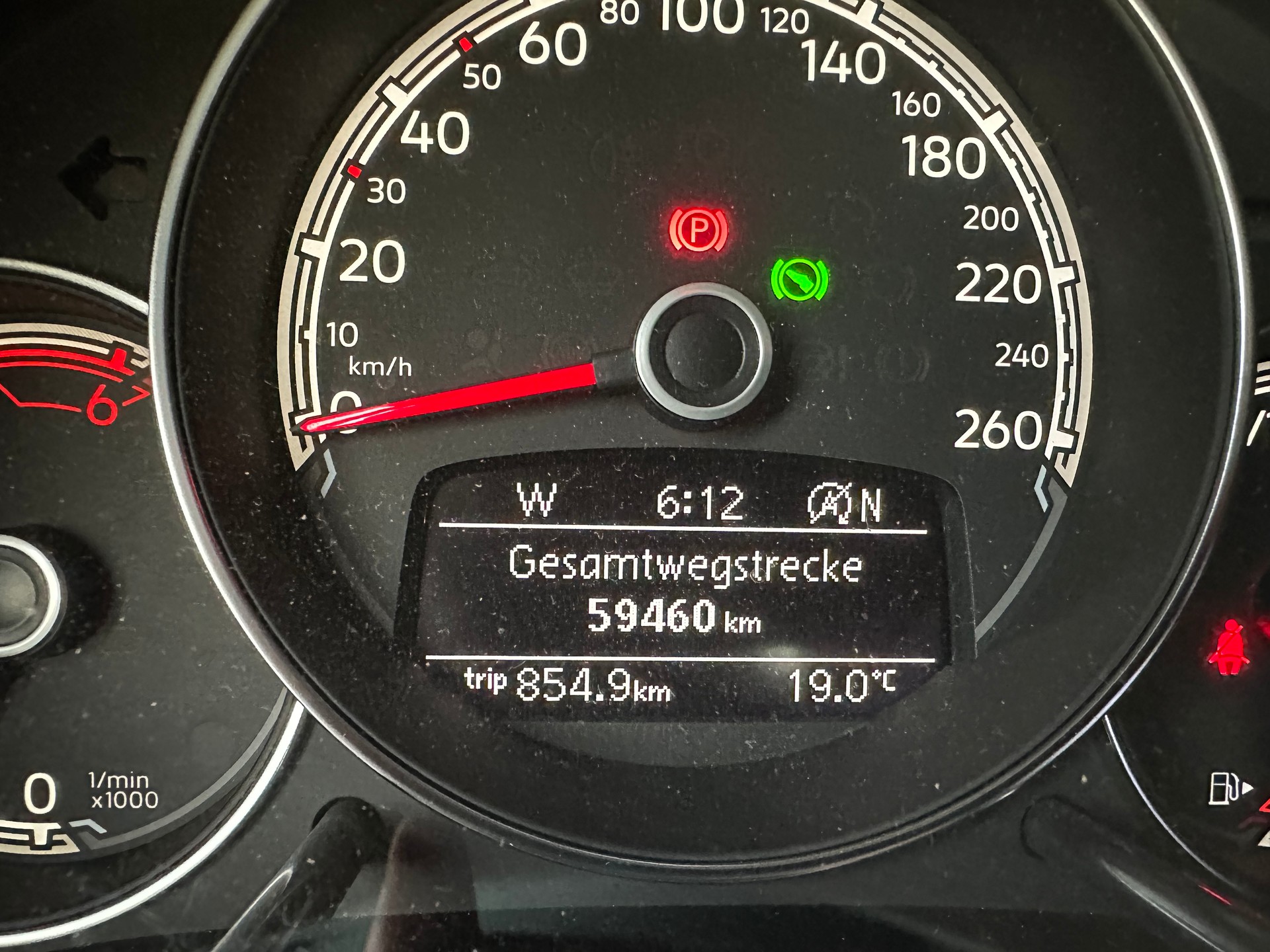 VW Beetle Cabrio 2.0 TDI BMT Allstar DSG-image-26