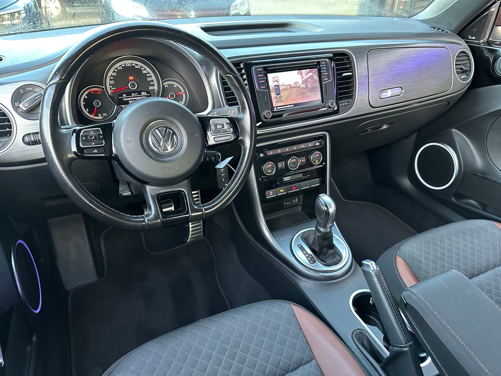 VW Beetle Cabrio 2.0 TDI BMT Allstar DSG-image-10