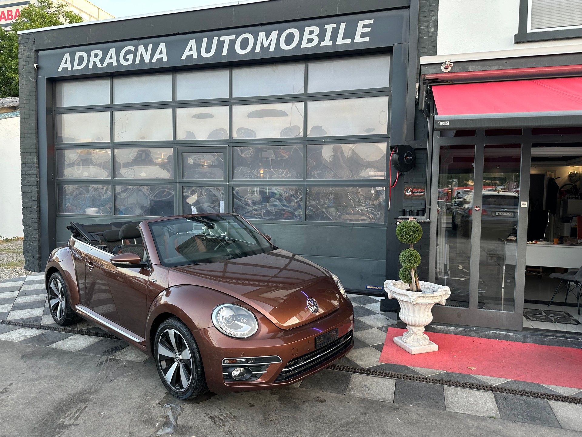 VW Beetle Cabrio 2.0 TDI BMT Allstar DSG-image-2