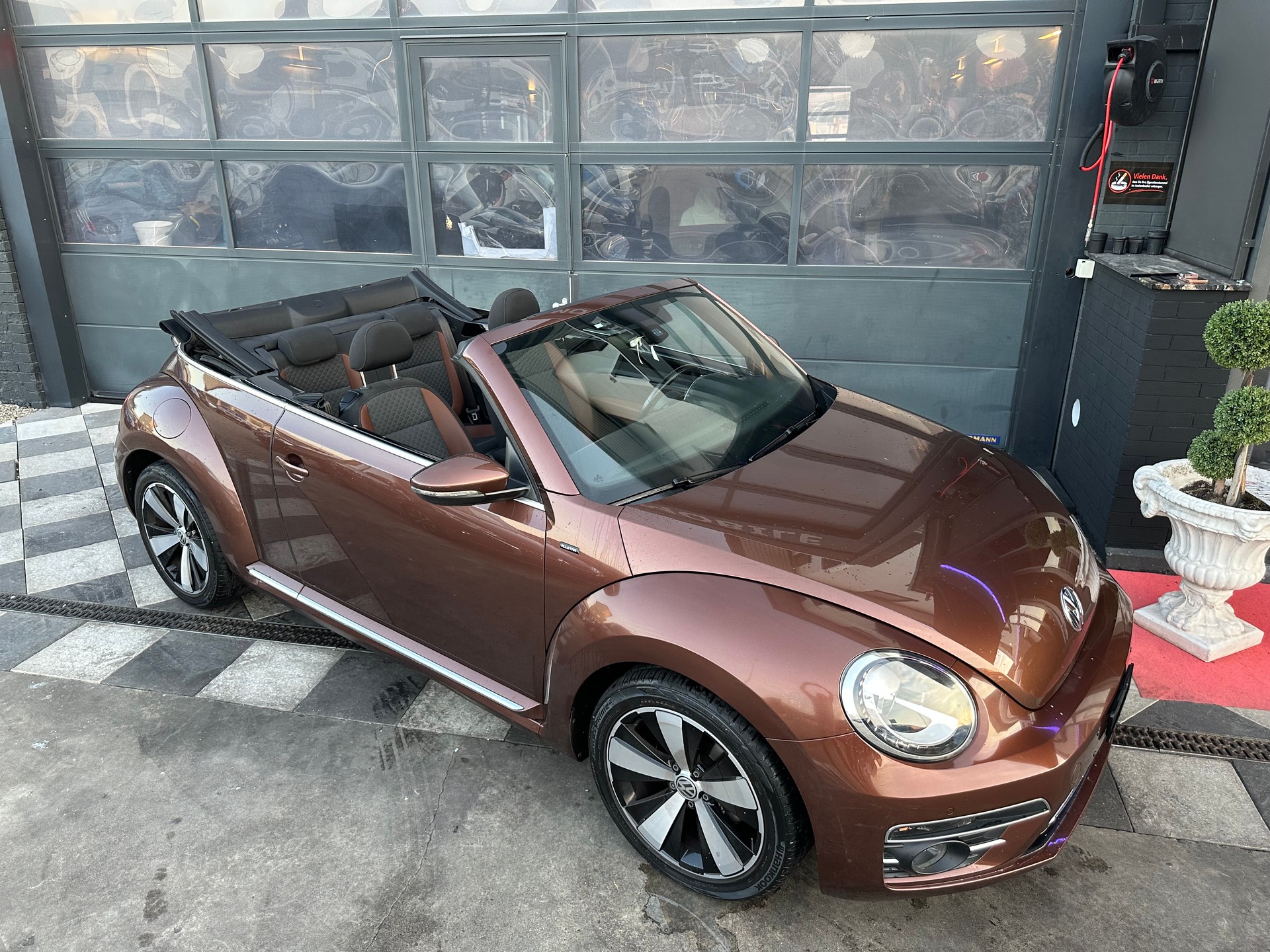 VW Beetle Cabrio 2.0 TDI BMT Allstar DSG-image-3