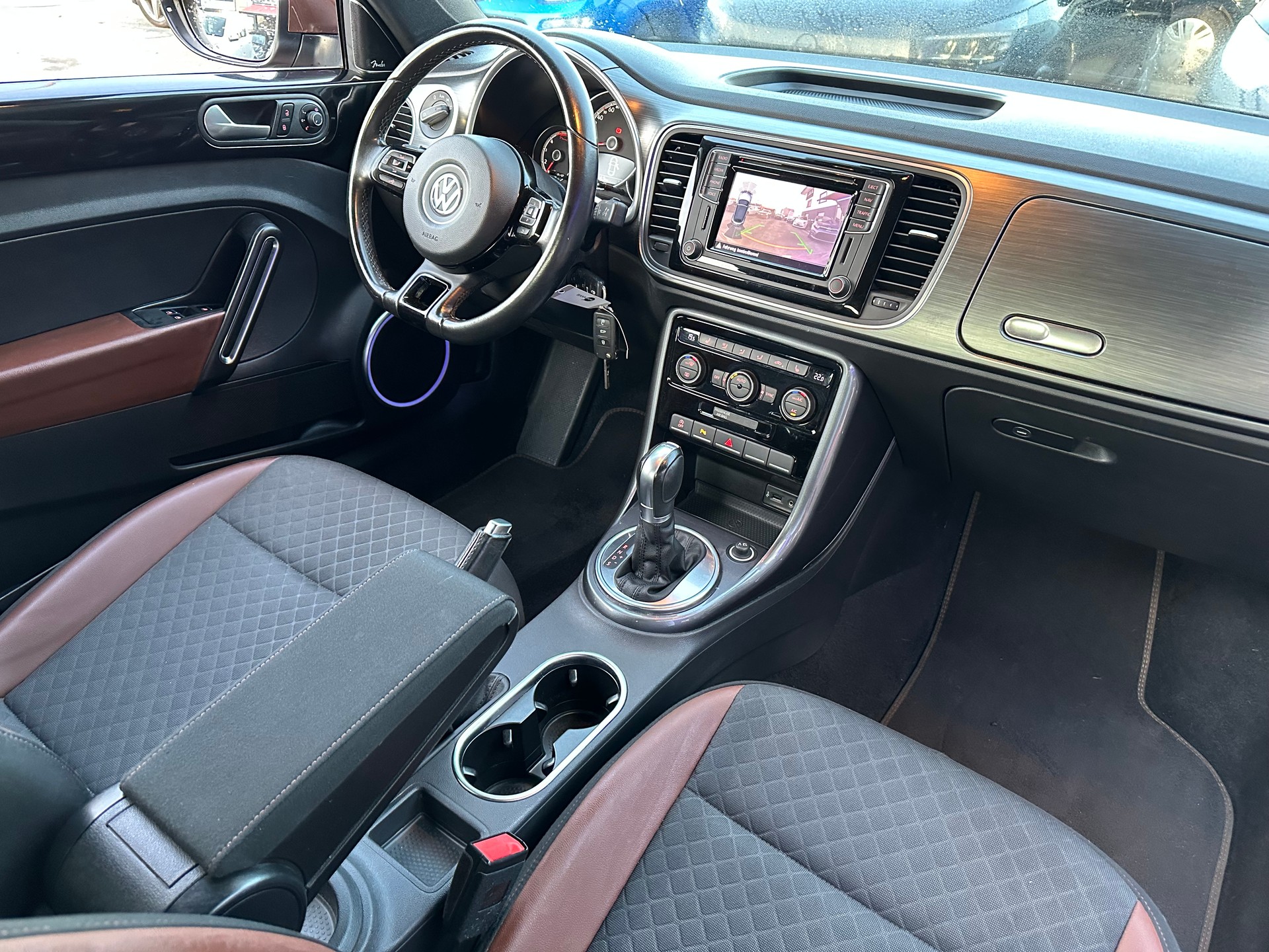 VW Beetle Cabrio 2.0 TDI BMT Allstar DSG-image-11