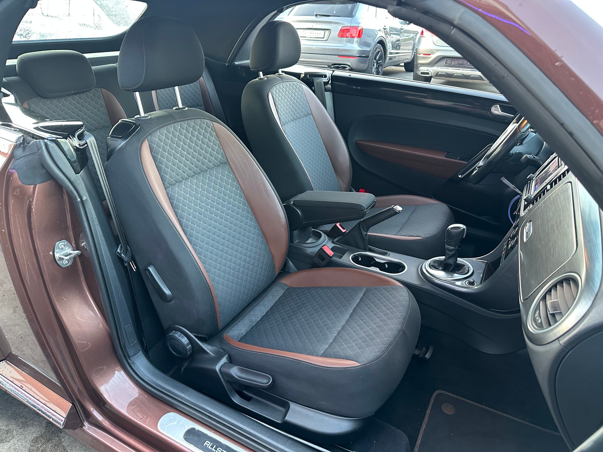 VW Beetle Cabrio 2.0 TDI BMT Allstar DSG-image-20