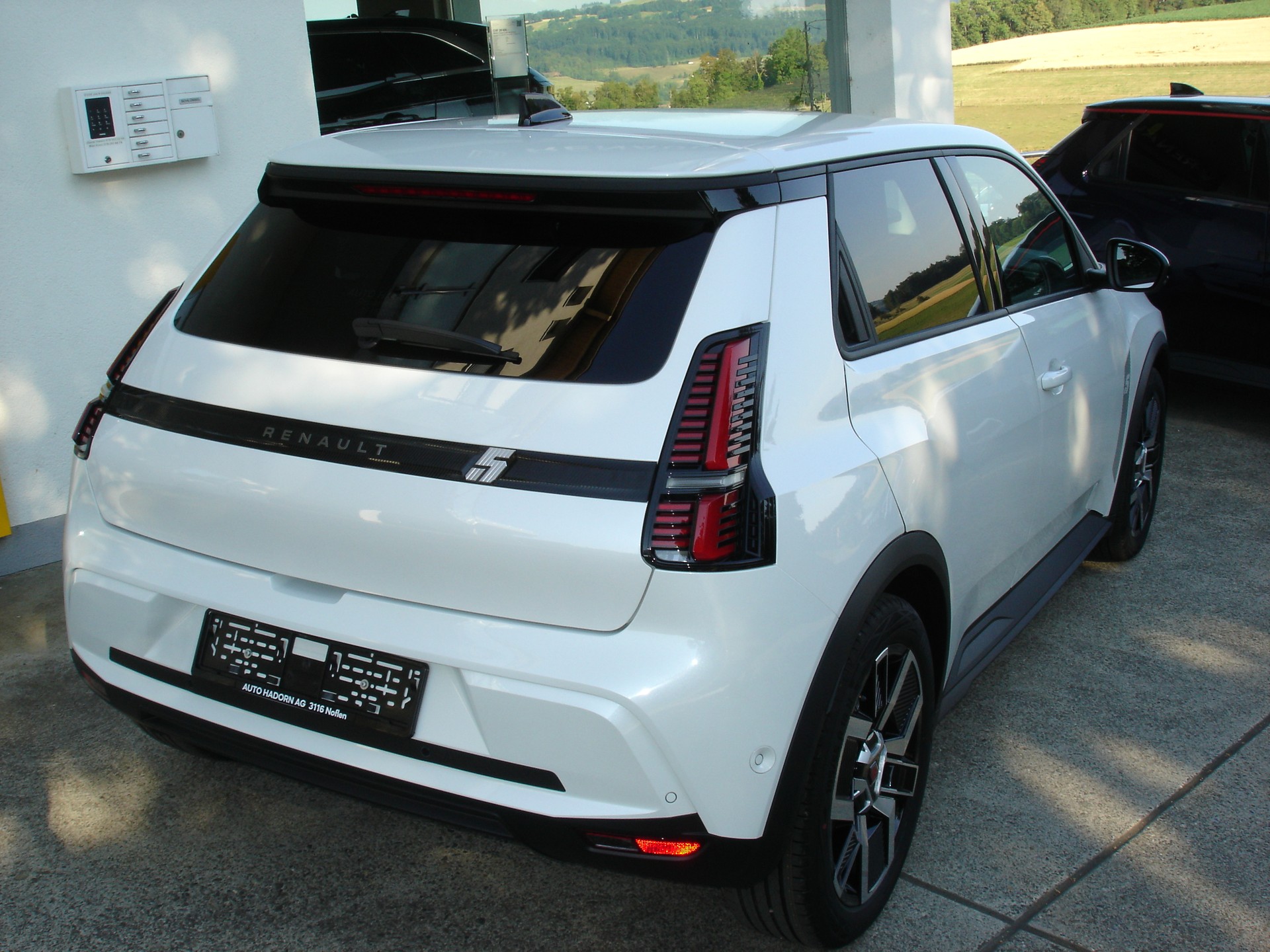 RENAULT R5 E-Tech Comfort Range 52 kWh Techno-image-3