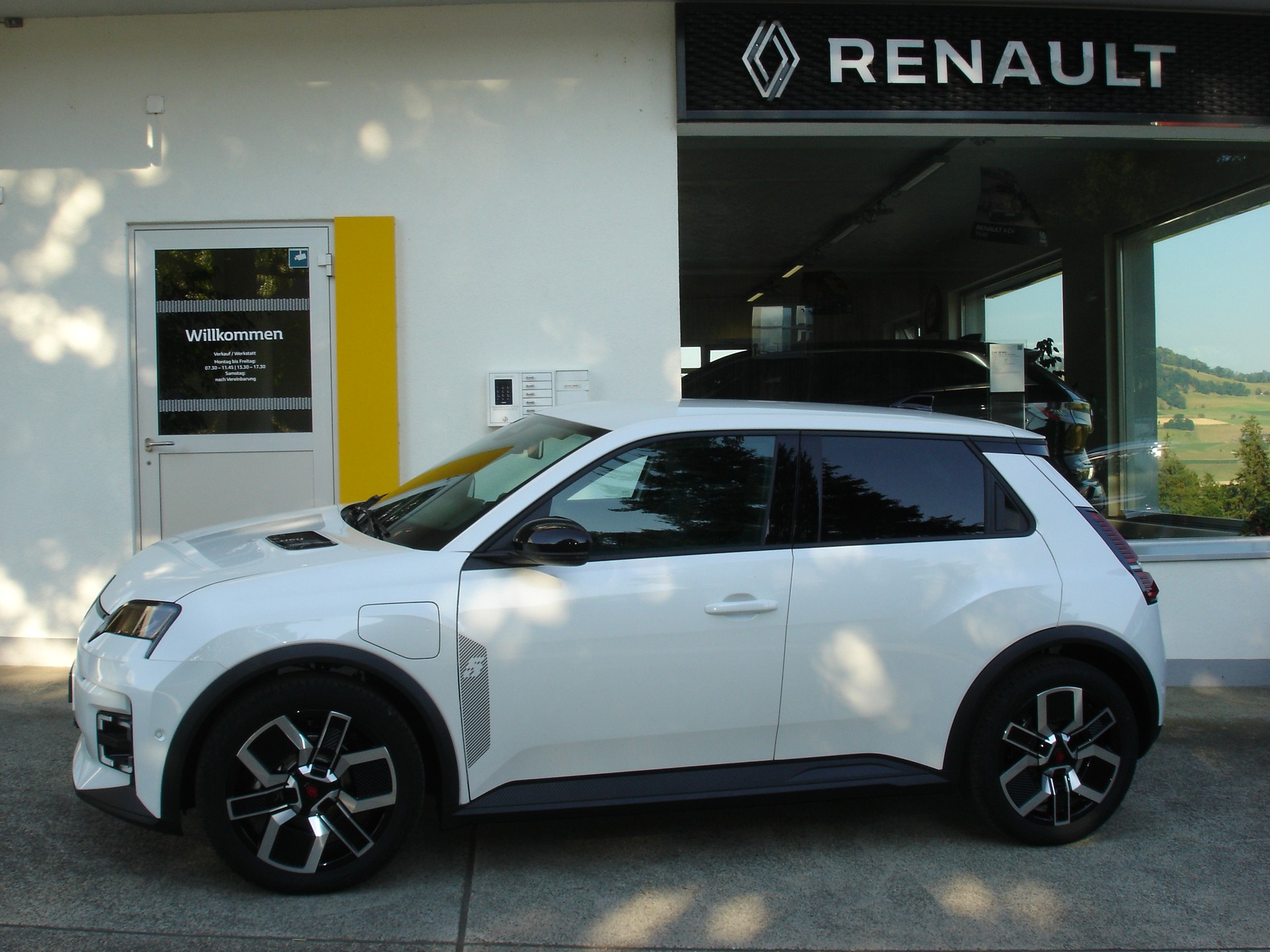 RENAULT R5 E-Tech Comfort Range 52 kWh Techno-image-0