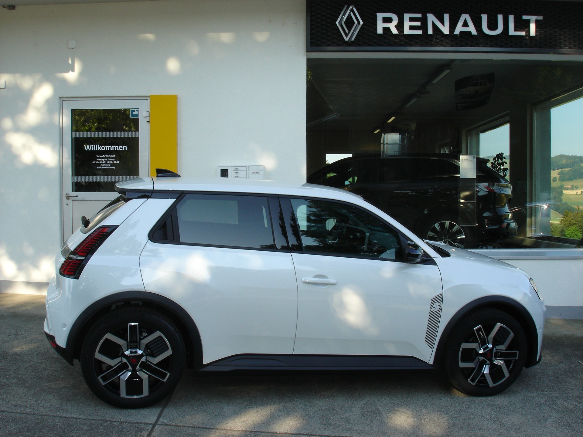 RENAULT R5 E-Tech Comfort Range 52 kWh Techno-image-2
