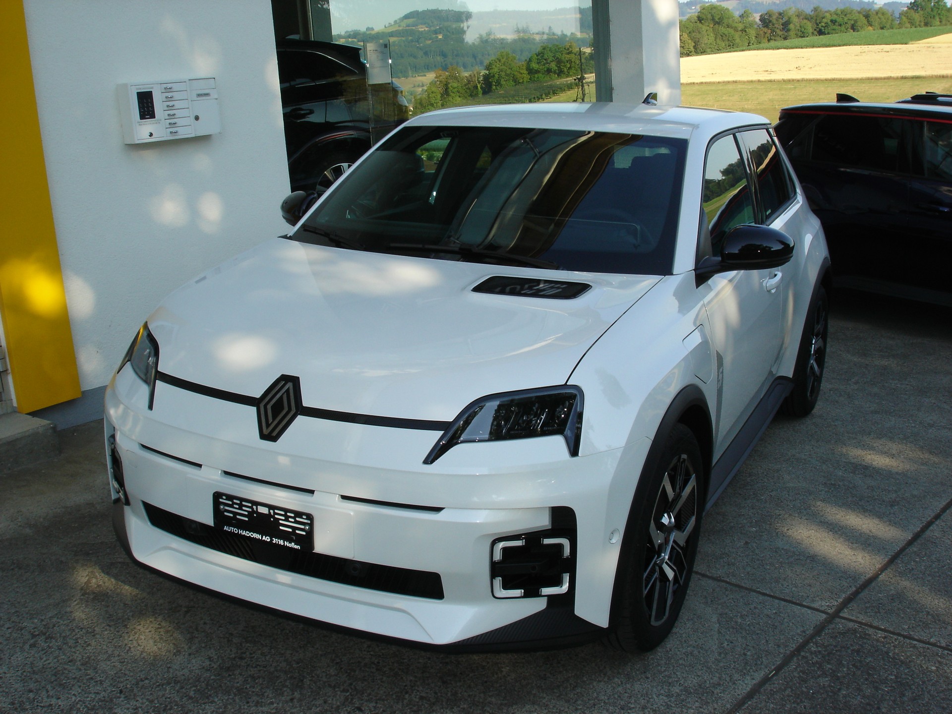 RENAULT R5 E-Tech Comfort Range 52 kWh Techno-image-1