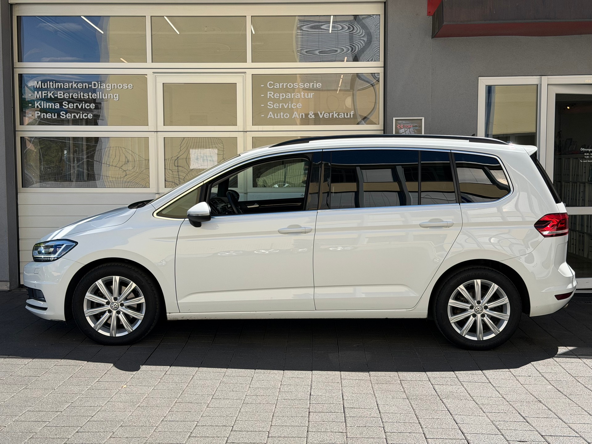 VW Touran 2.0 TDI BlueMotion Technology Comfortline*Ab MFK&Service*Rückfahrkamera*7-Sitzplatz*8-Fach Aluräder*Garantie*-image-3