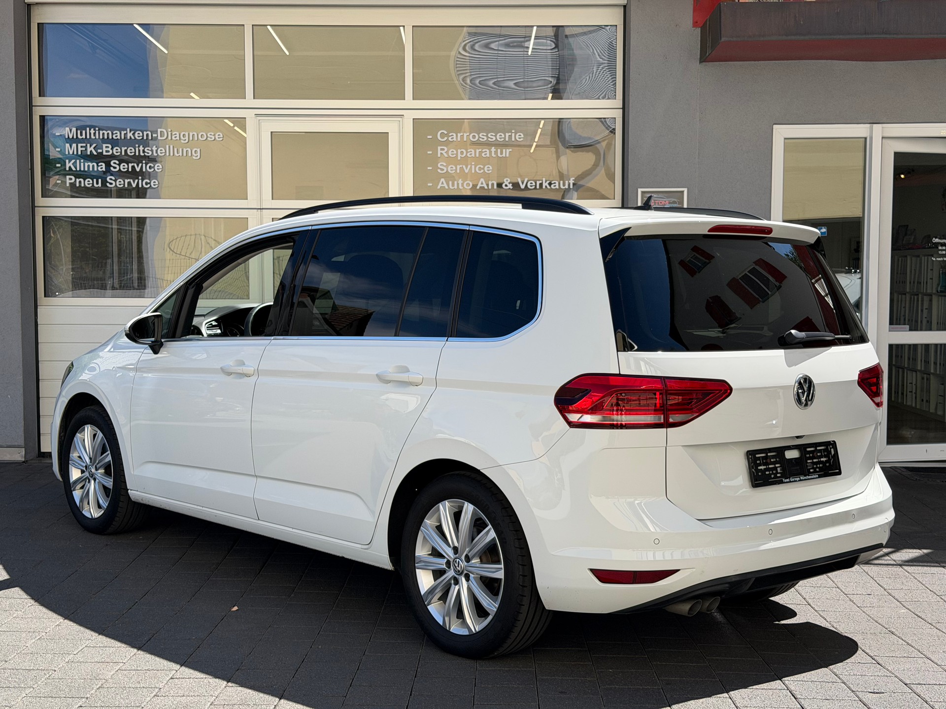 VW Touran 2.0 TDI BlueMotion Technology Comfortline*Ab MFK&Service*Rückfahrkamera*7-Sitzplatz*8-Fach Aluräder*Garantie*-image-6