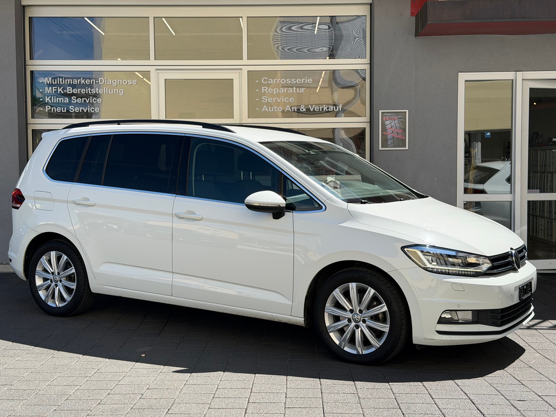 VW Touran 2.0 TDI BlueMotion Technology Comfortline*Ab MFK&Service*Rückfahrkamera*7-Sitzplatz*8-Fach Aluräder*Garantie*-image-4