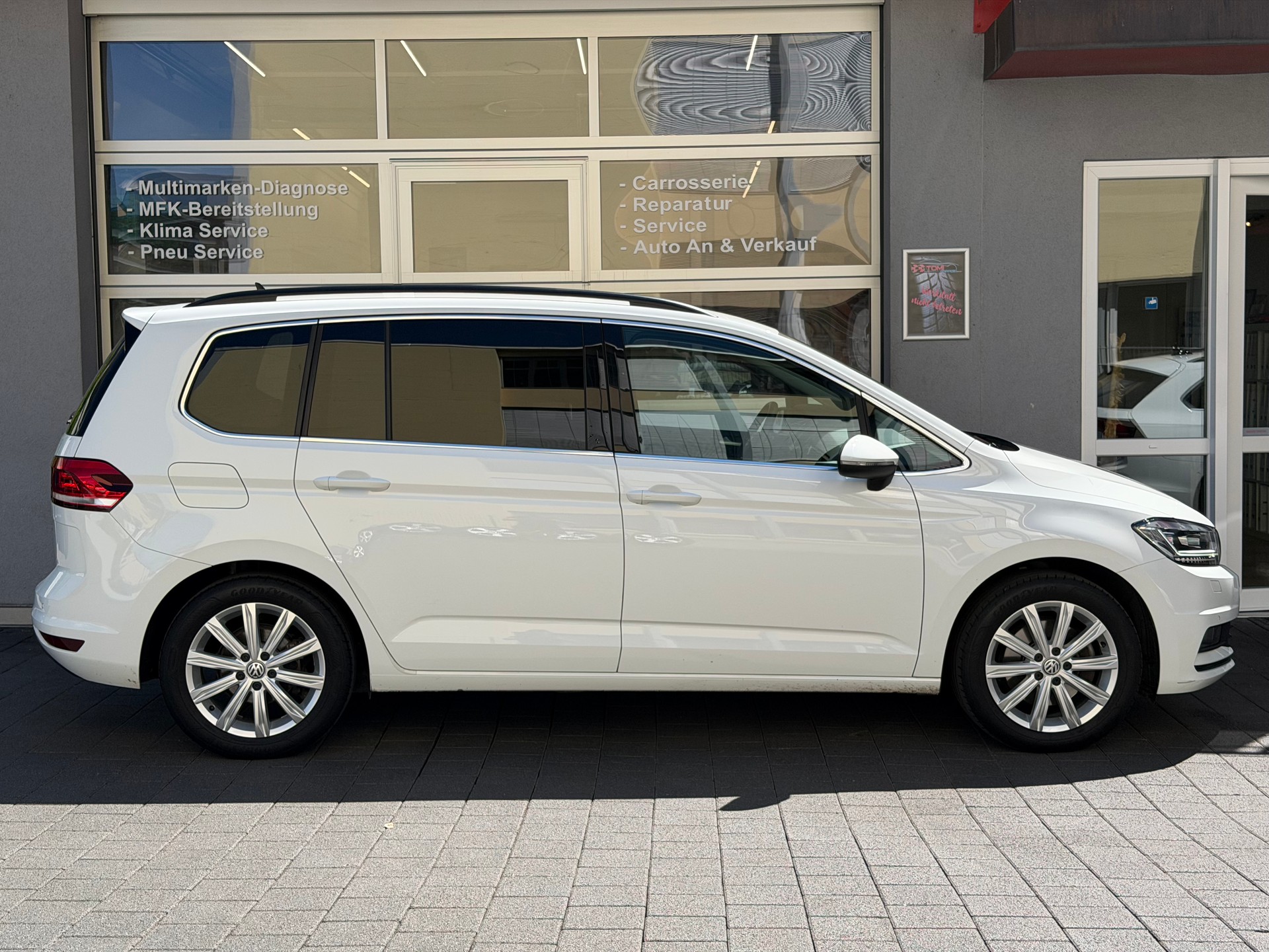VW Touran 2.0 TDI BlueMotion Technology Comfortline*Ab MFK&Service*Rückfahrkamera*7-Sitzplatz*8-Fach Aluräder*Garantie*-image-5